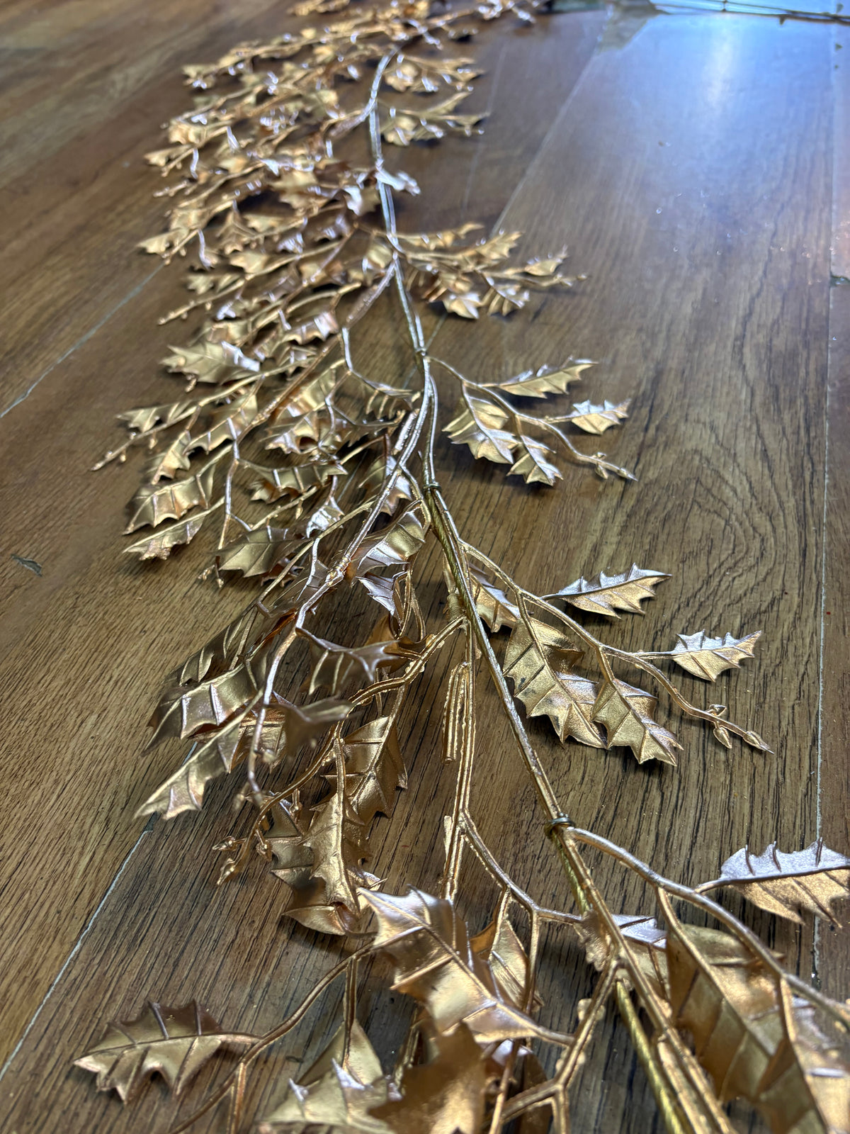 170cm trailing gold holly leaf garland