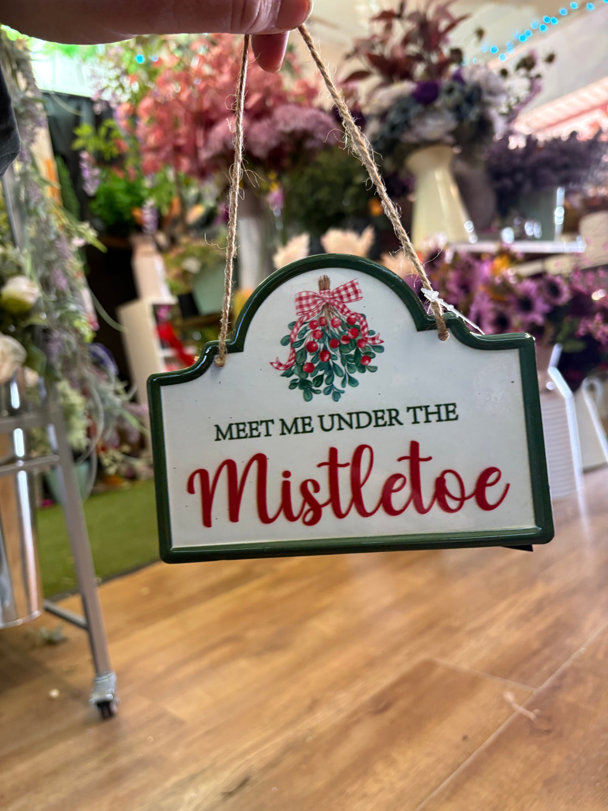 Hanging Small metal mistletoe sign