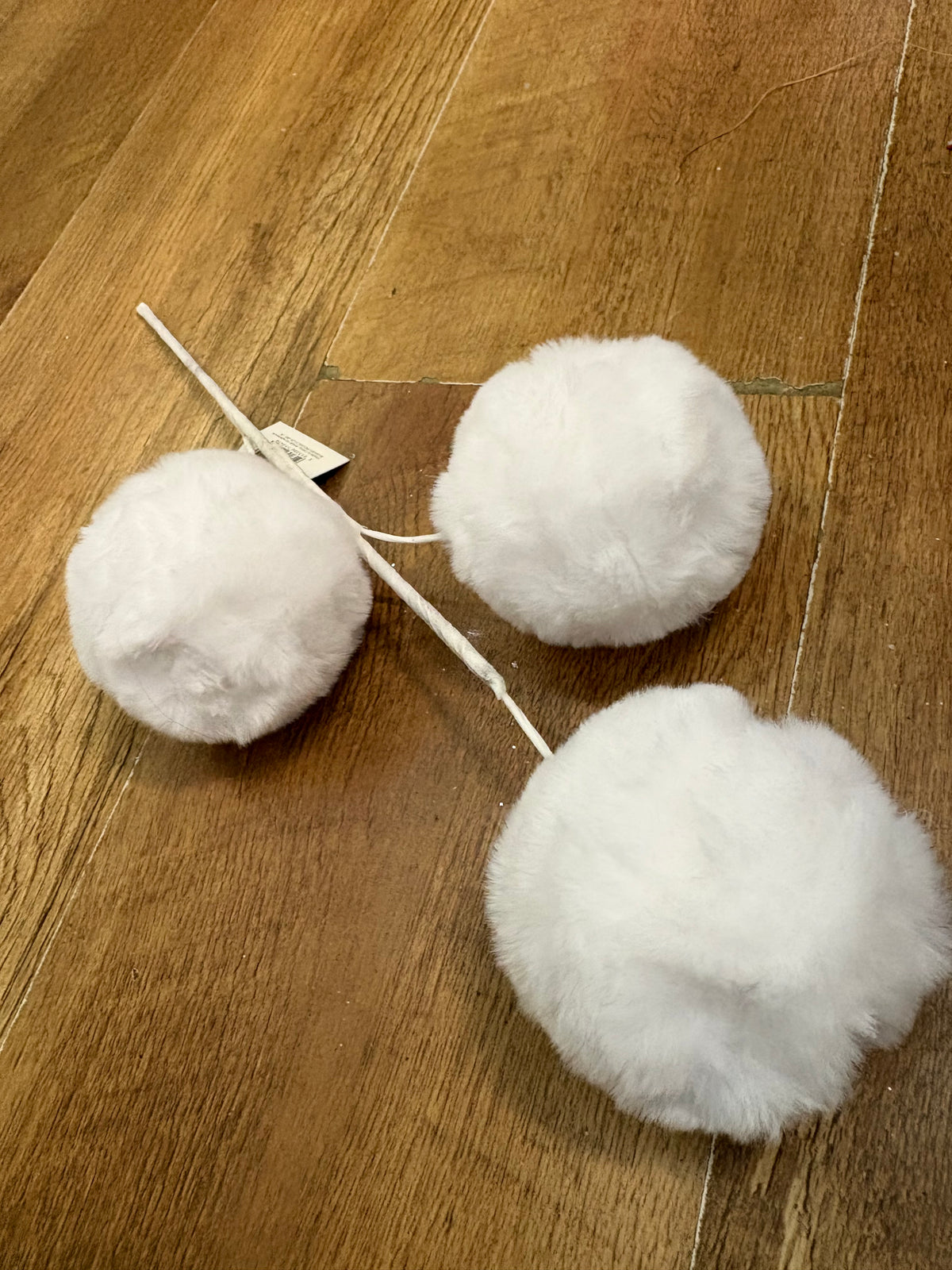 Fluffy white triple snowball stem