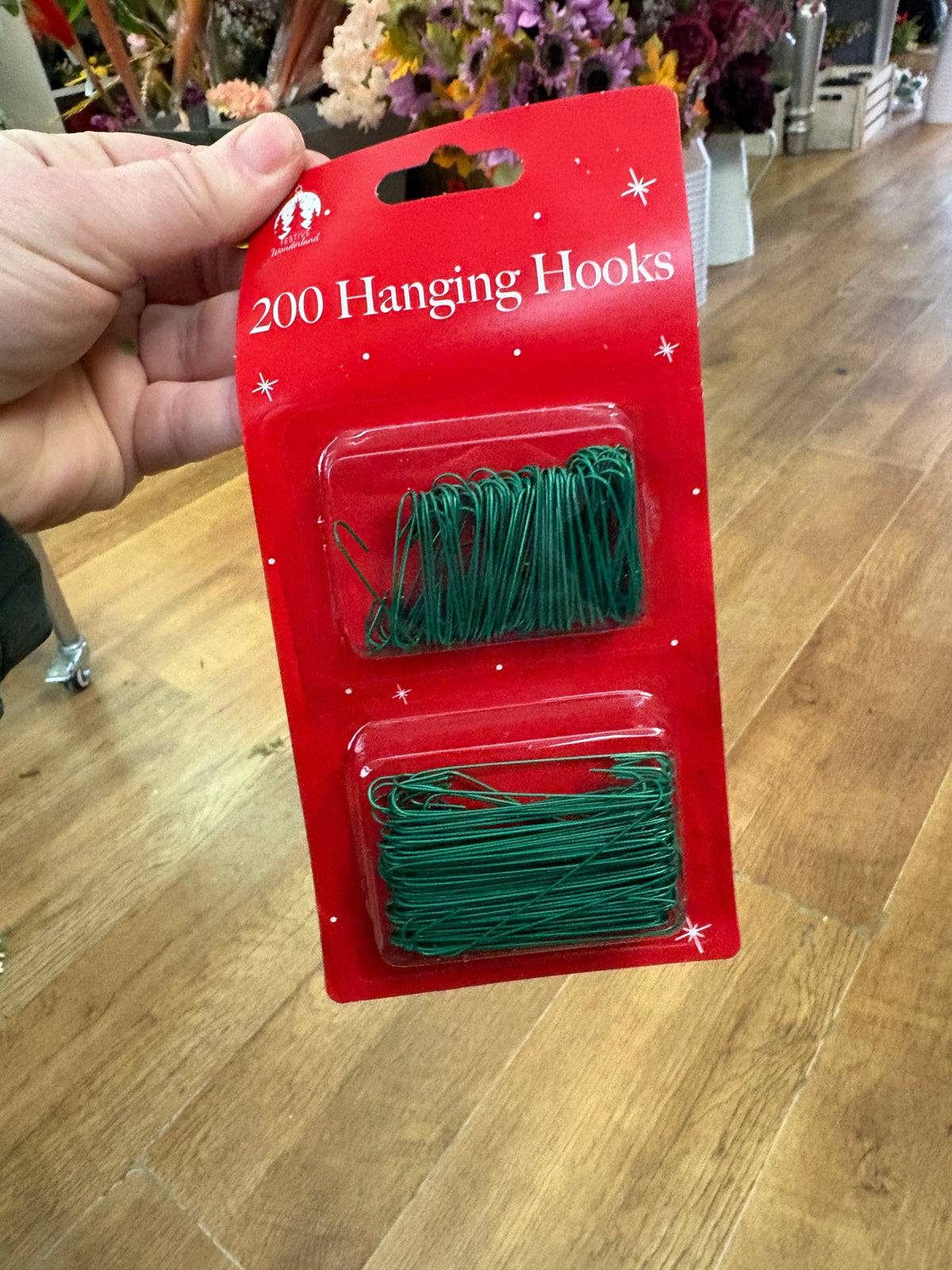 Pack of 200 hanging hooks
