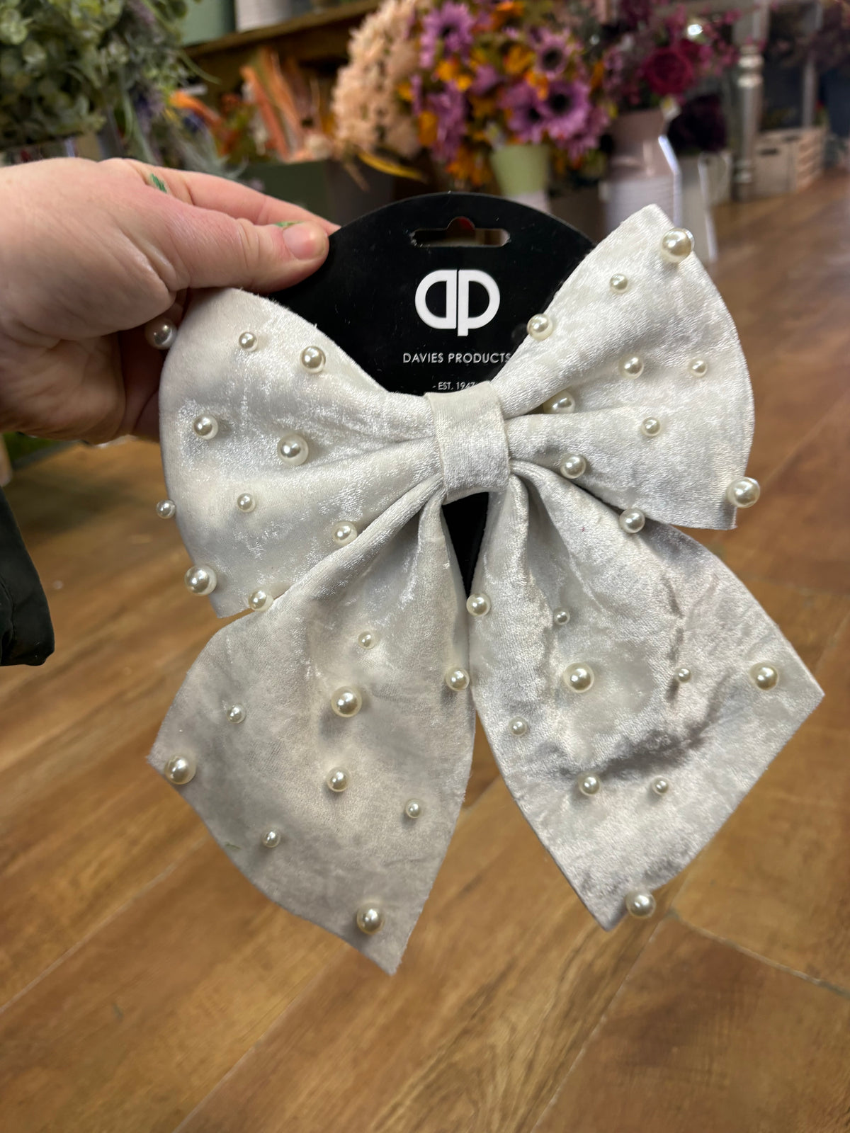 20x24cm ivory velvet and pearl Christmas bow