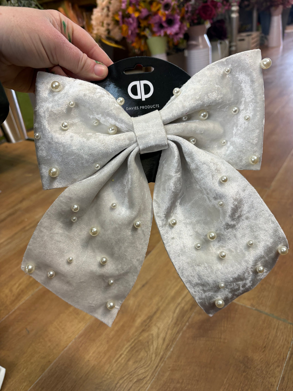 24x28cm ivory velvet and pearl Christmas bow