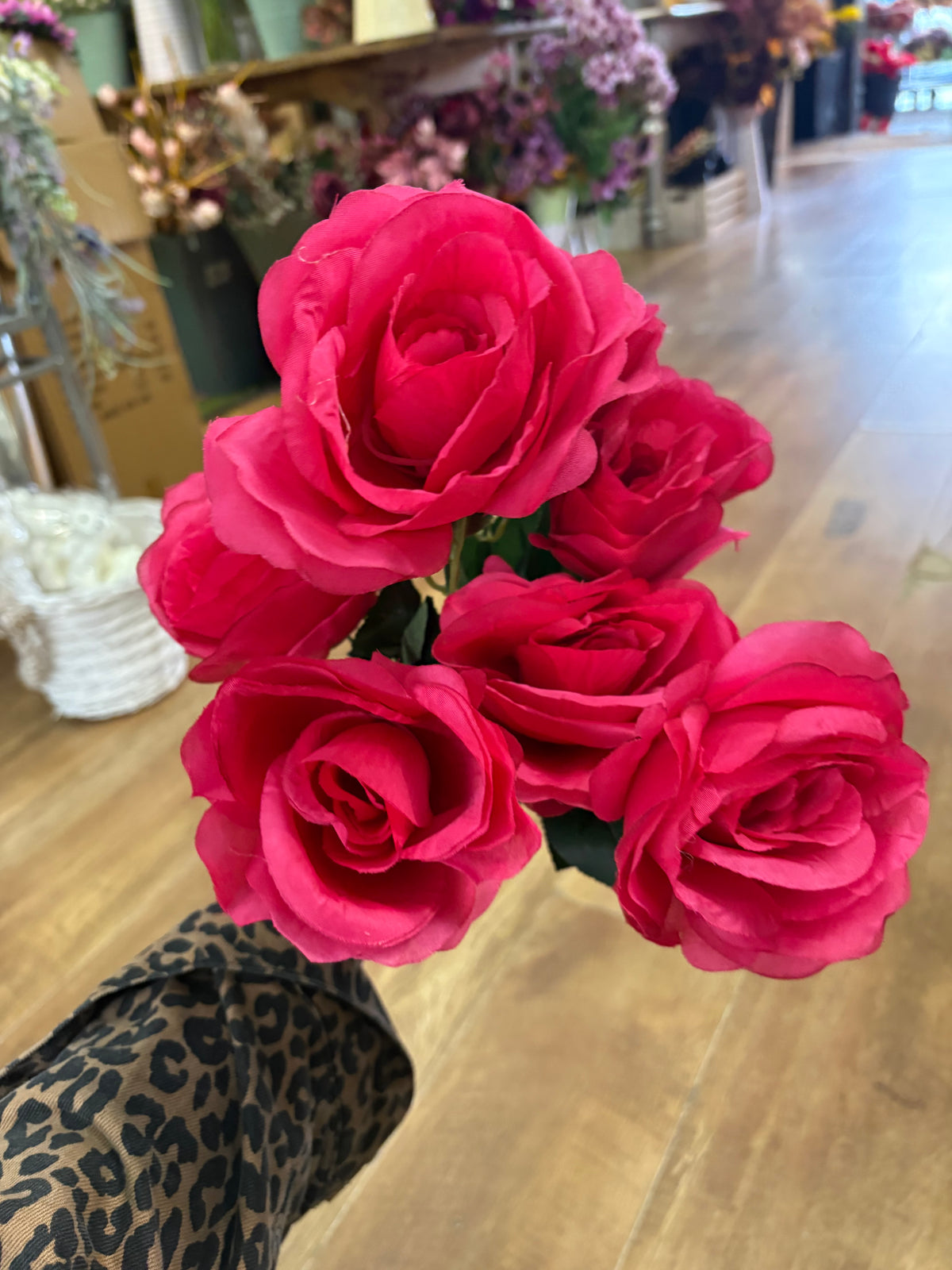 7 headed hot pink rose bouquet