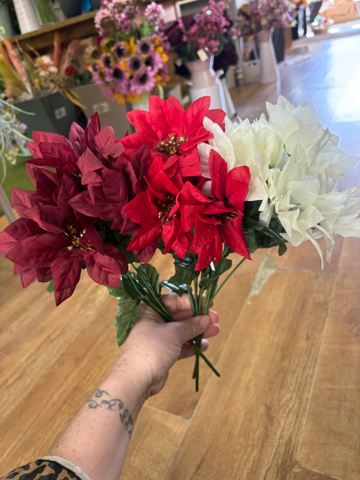 Poinsettia bunch - 3 colours available
