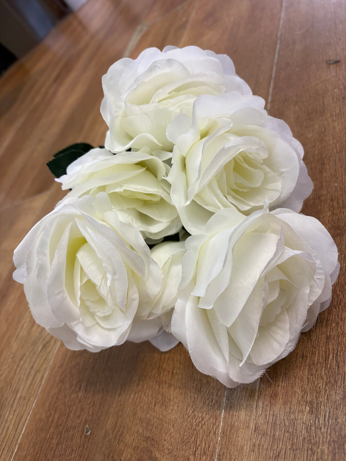 7 headed ivory rose bouquet