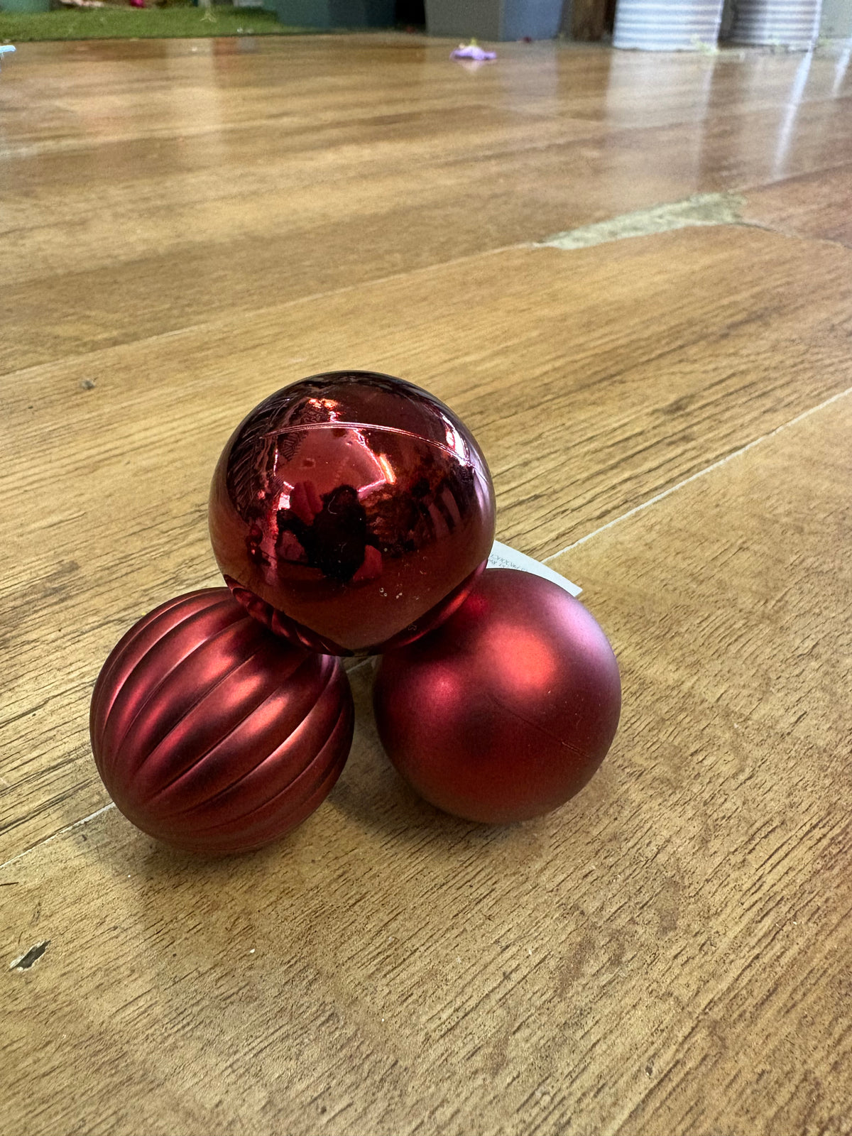 Burgundy triple bauble pick