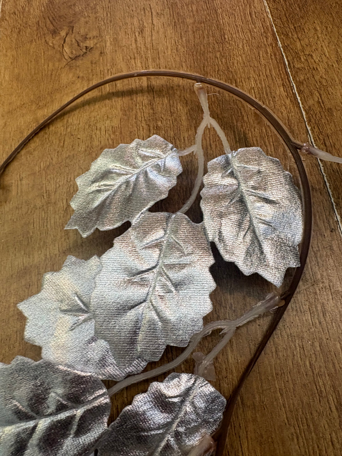 190cm metallic silver holly garland