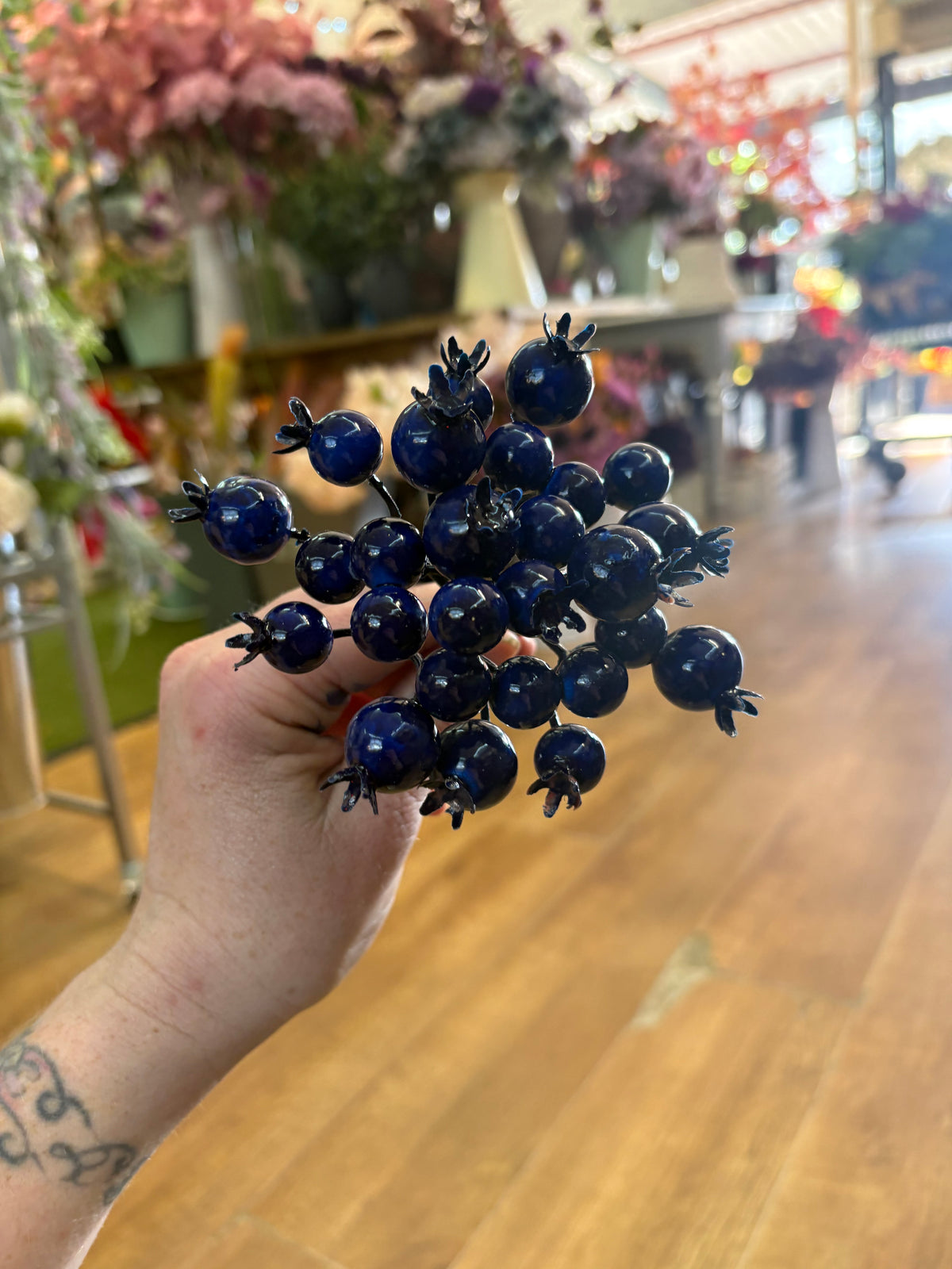 Dark blue cluster berry pick