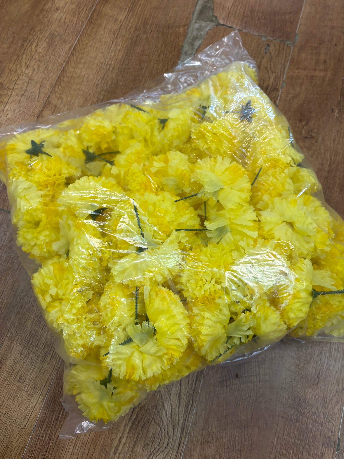 Bag of 144 yellow carnation picks