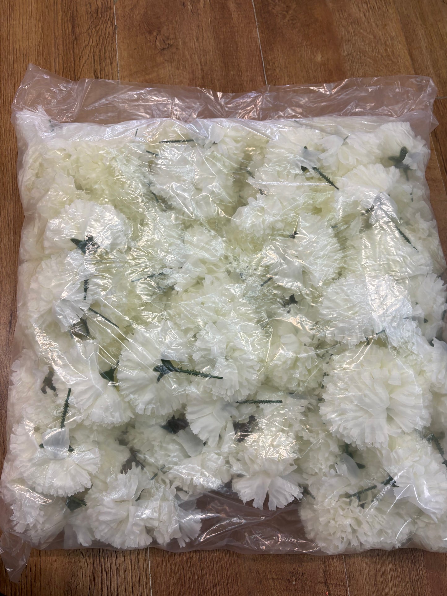 Bag of 144 ivory carnation picks