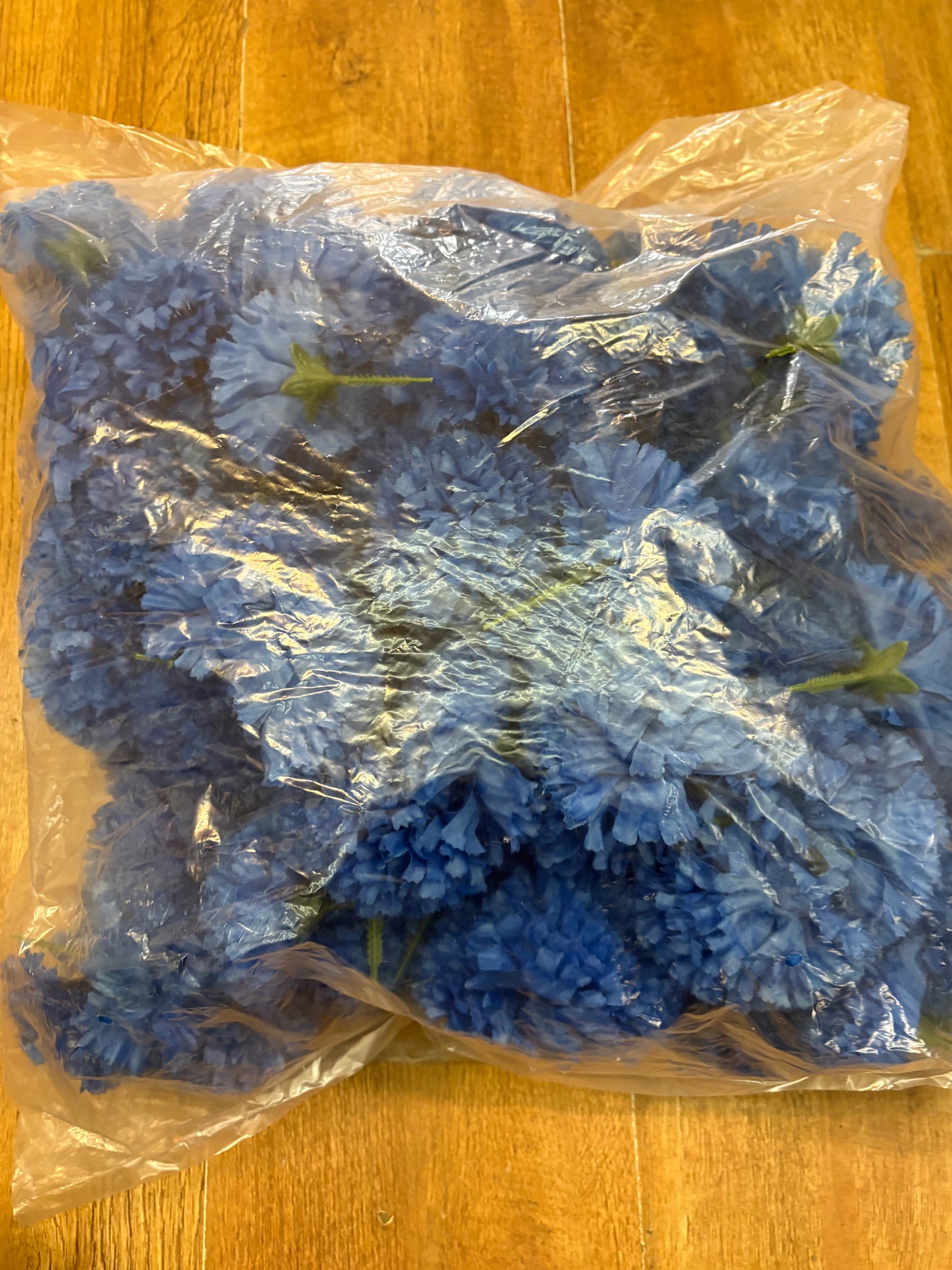 Bag of 144 blue carnation picks