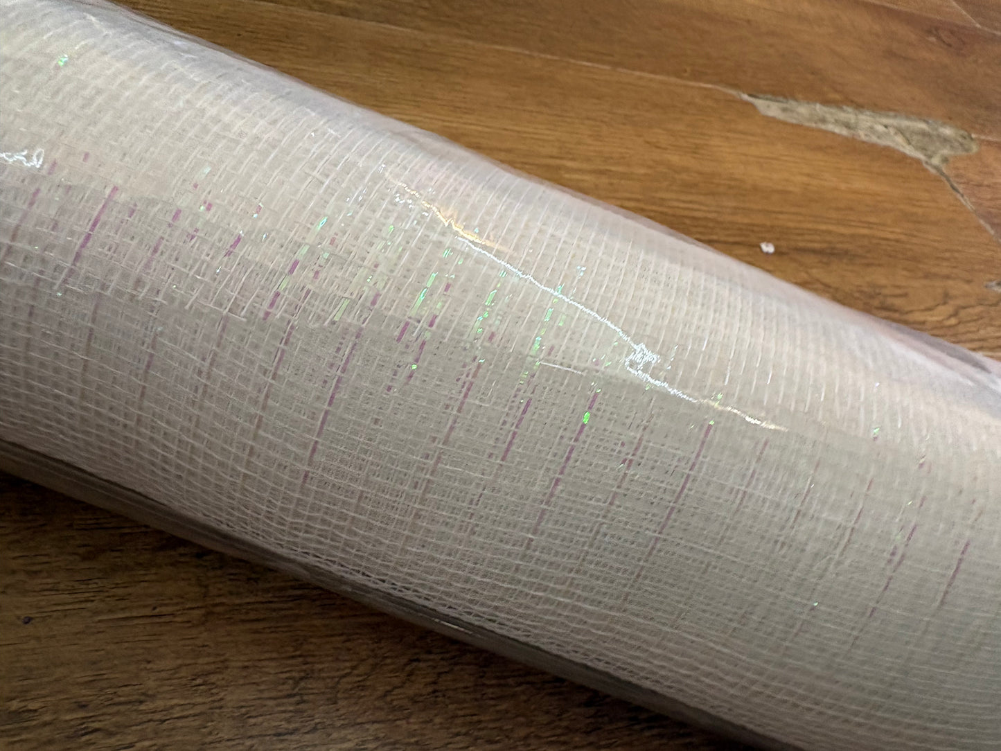 53cm x 9.1m (10 yrds) white metallic/iridescent deco mesh