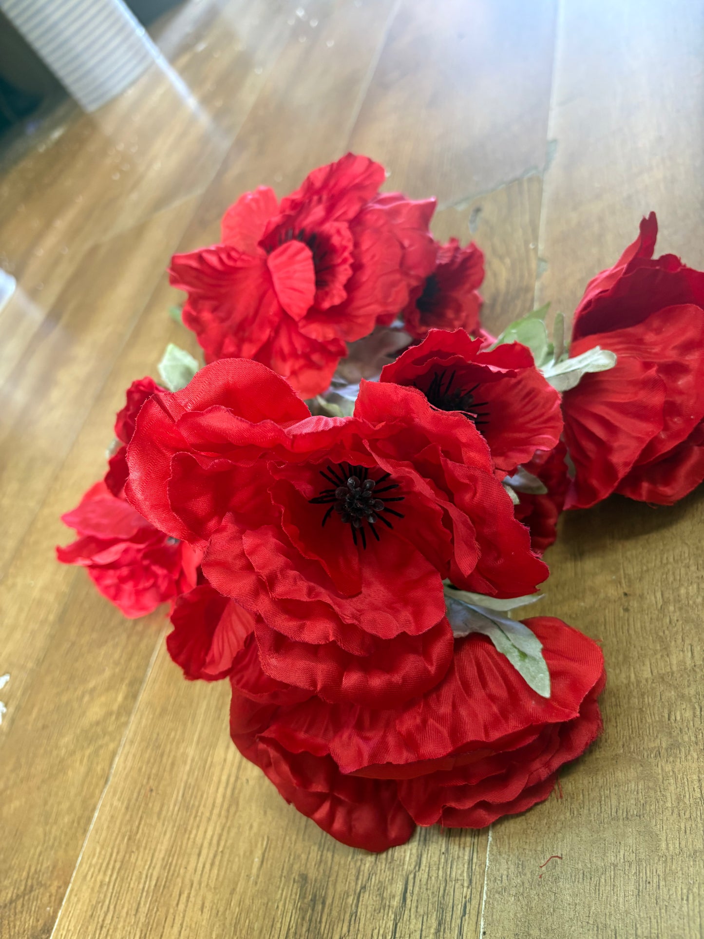 Large mix sized red poppy bunch with flocked stem