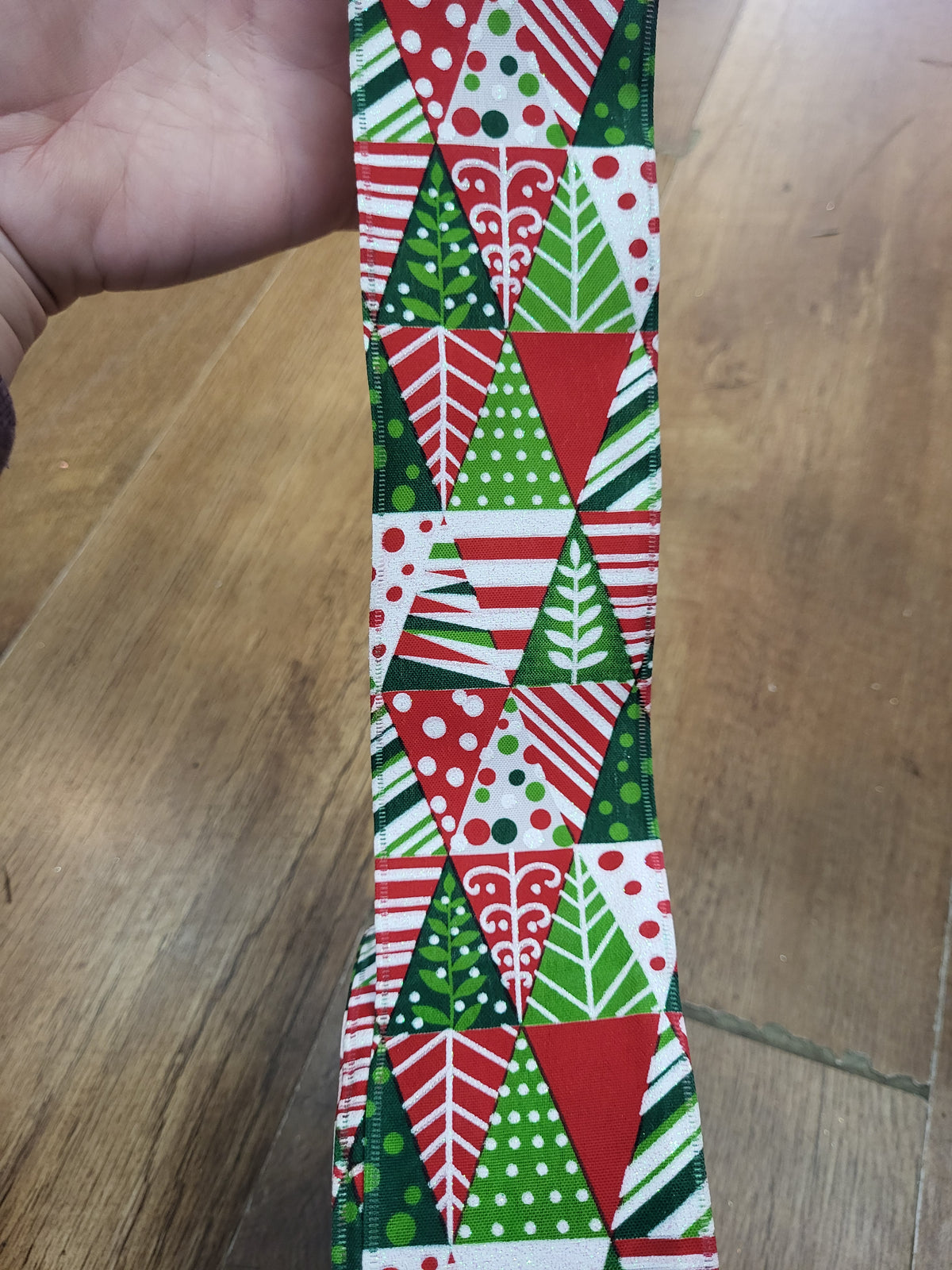 Christmas patterned wired ribbon - 10 metres image 1