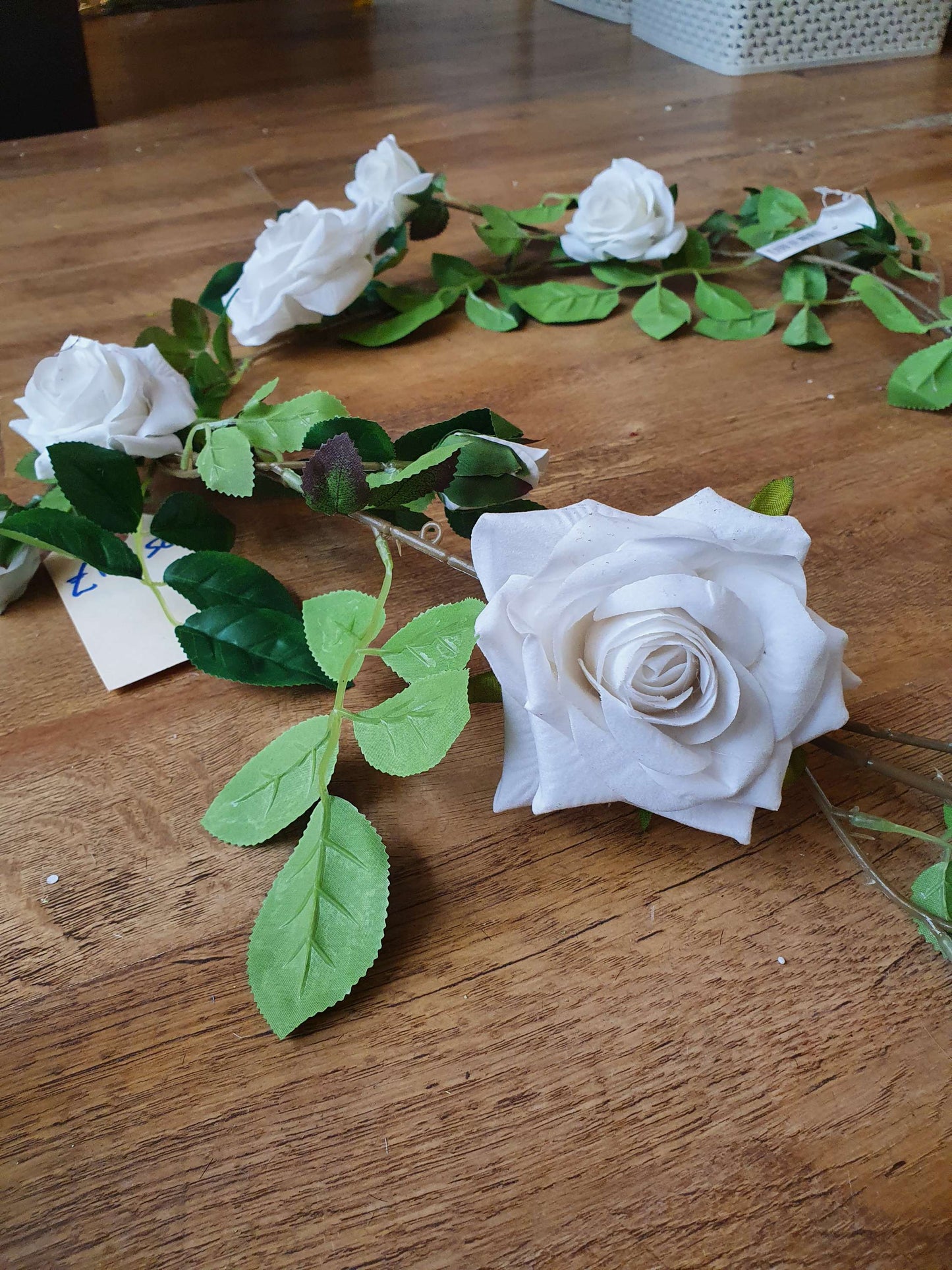White velvet rose garland image 2