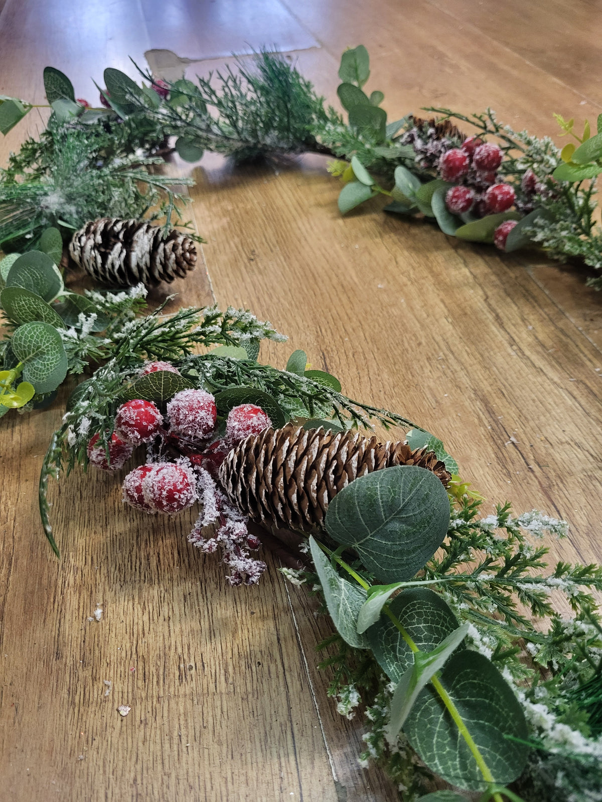160cm Snowy cones, berries and foliage garland image 7