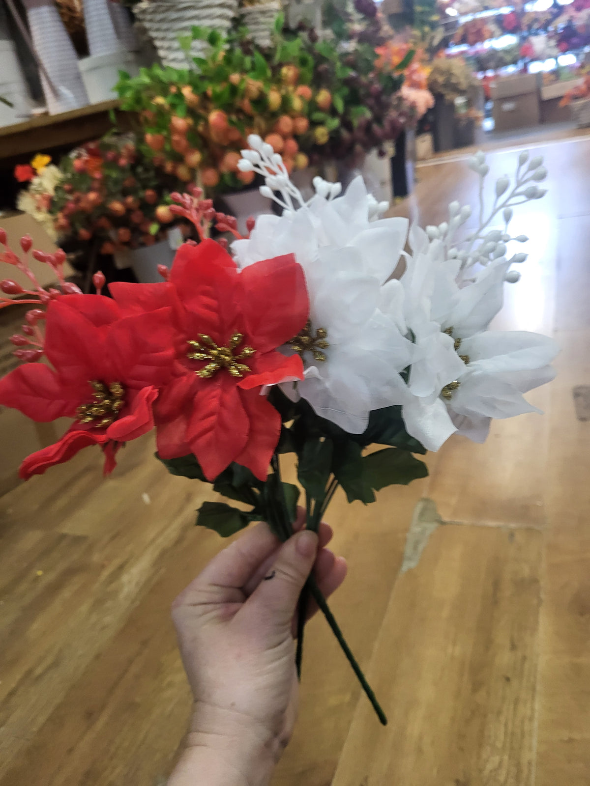 Poinsettia and berry bunch - 2 colours available image 6