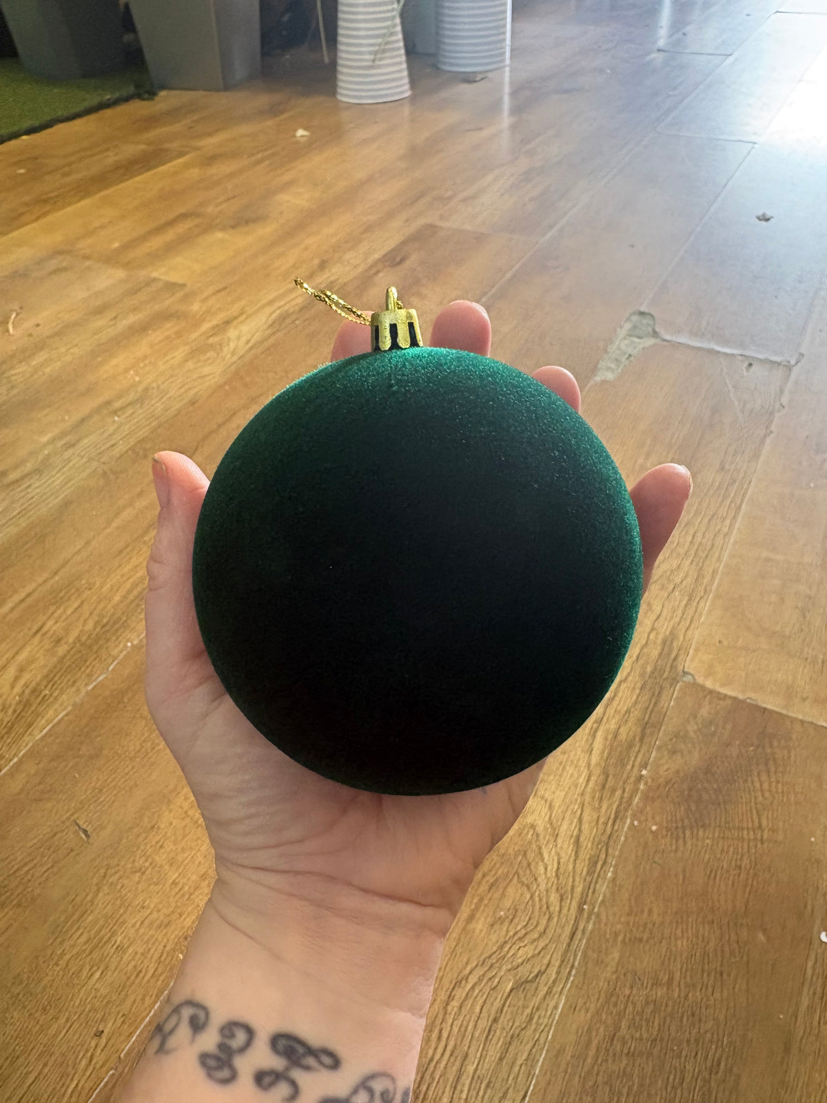 10cm emerald green velvet bauble
