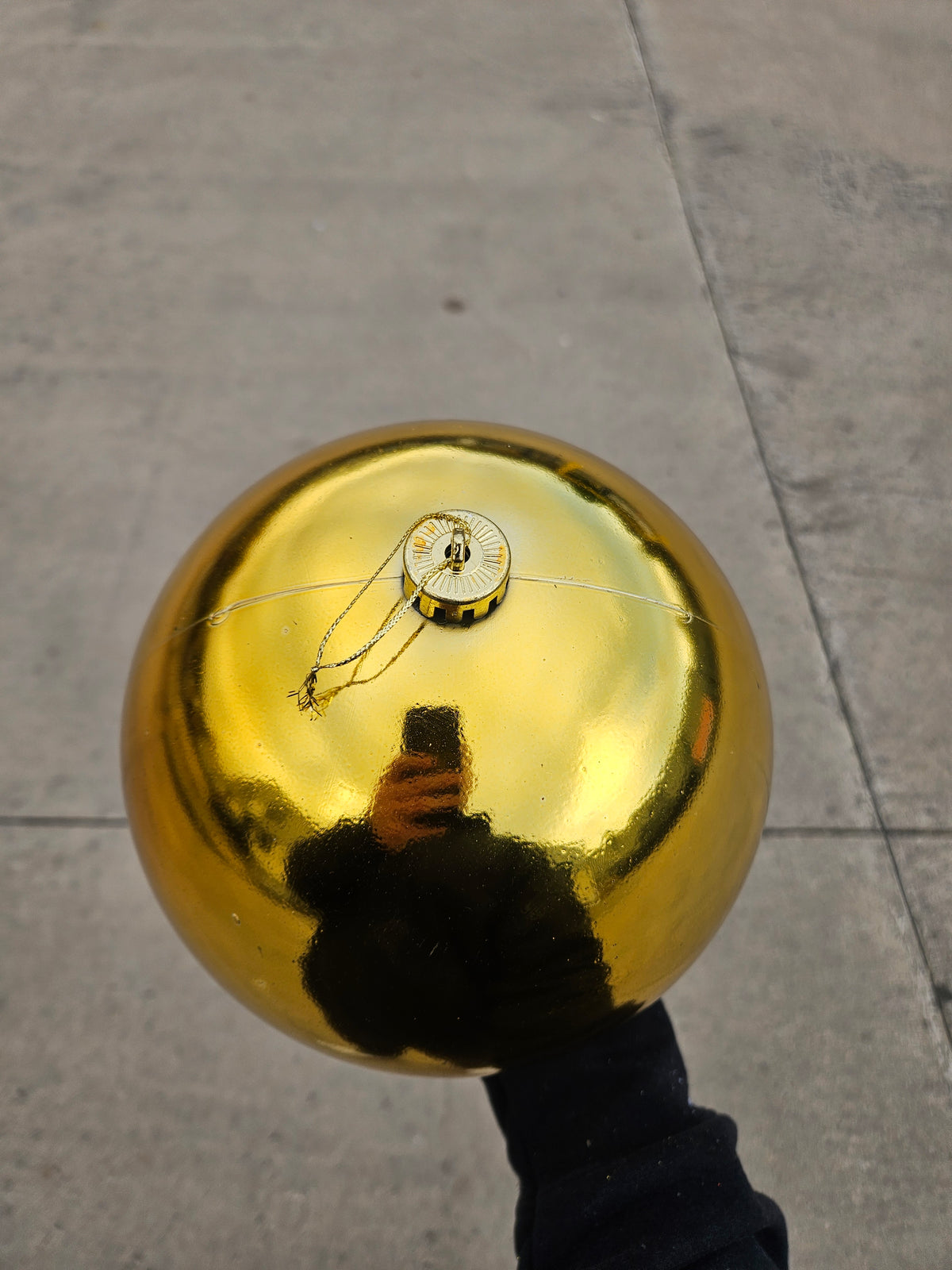 Large 20cm Shiny Gold Christmas Bauble