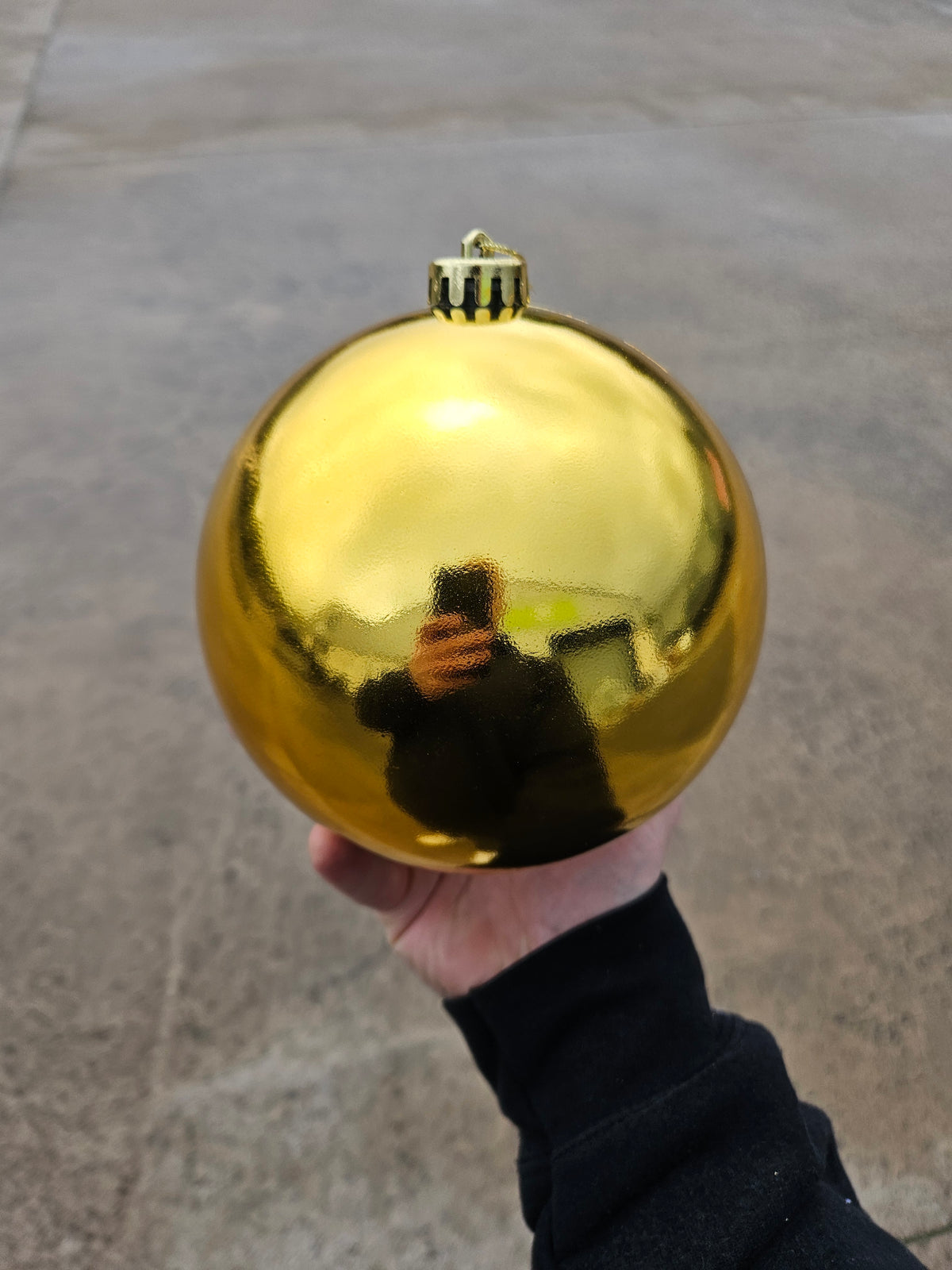 Large 15cm Shiny Gold Christmas Bauble