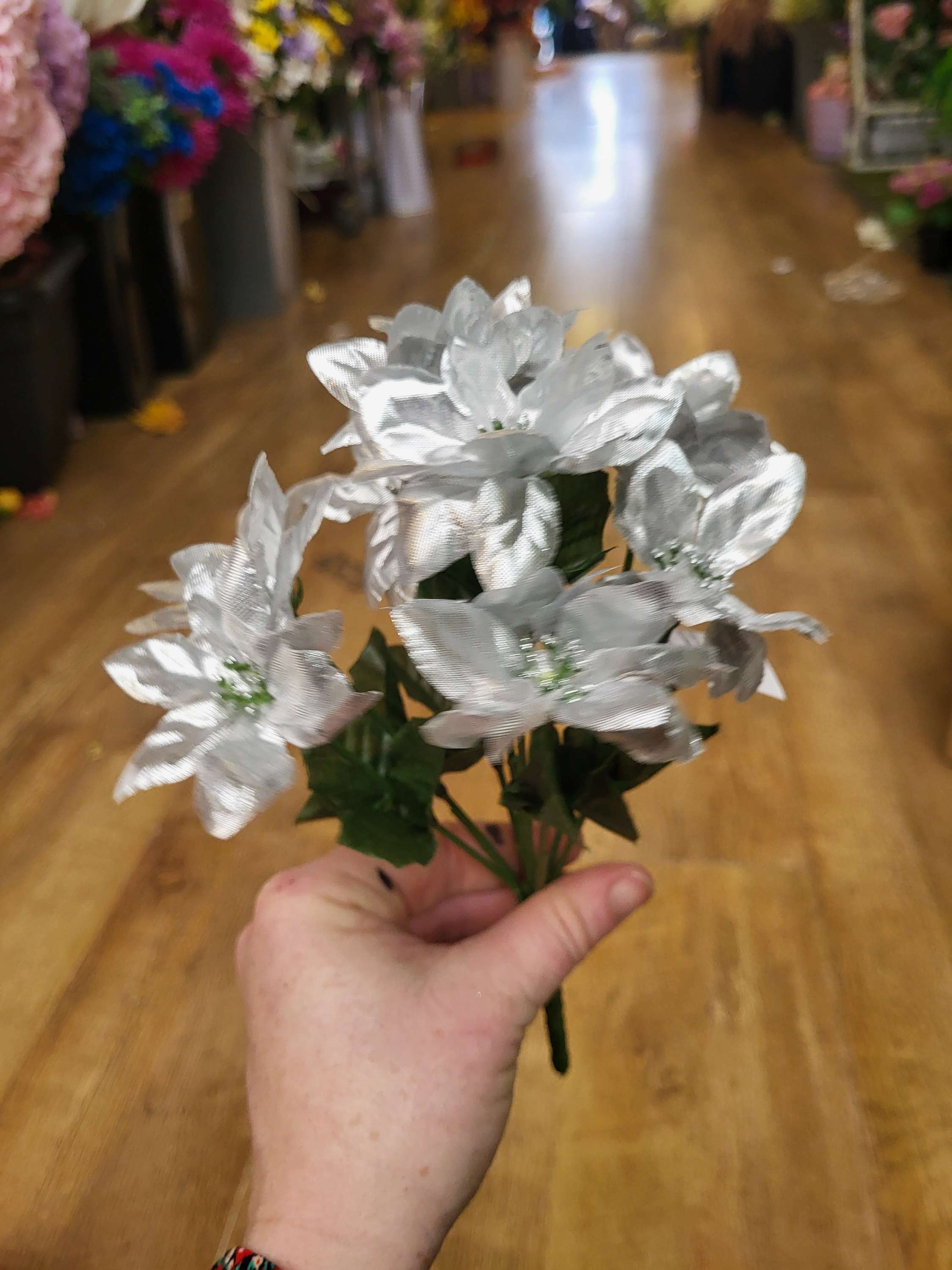 Mini poinsettia bunch - 4 colours available image 12