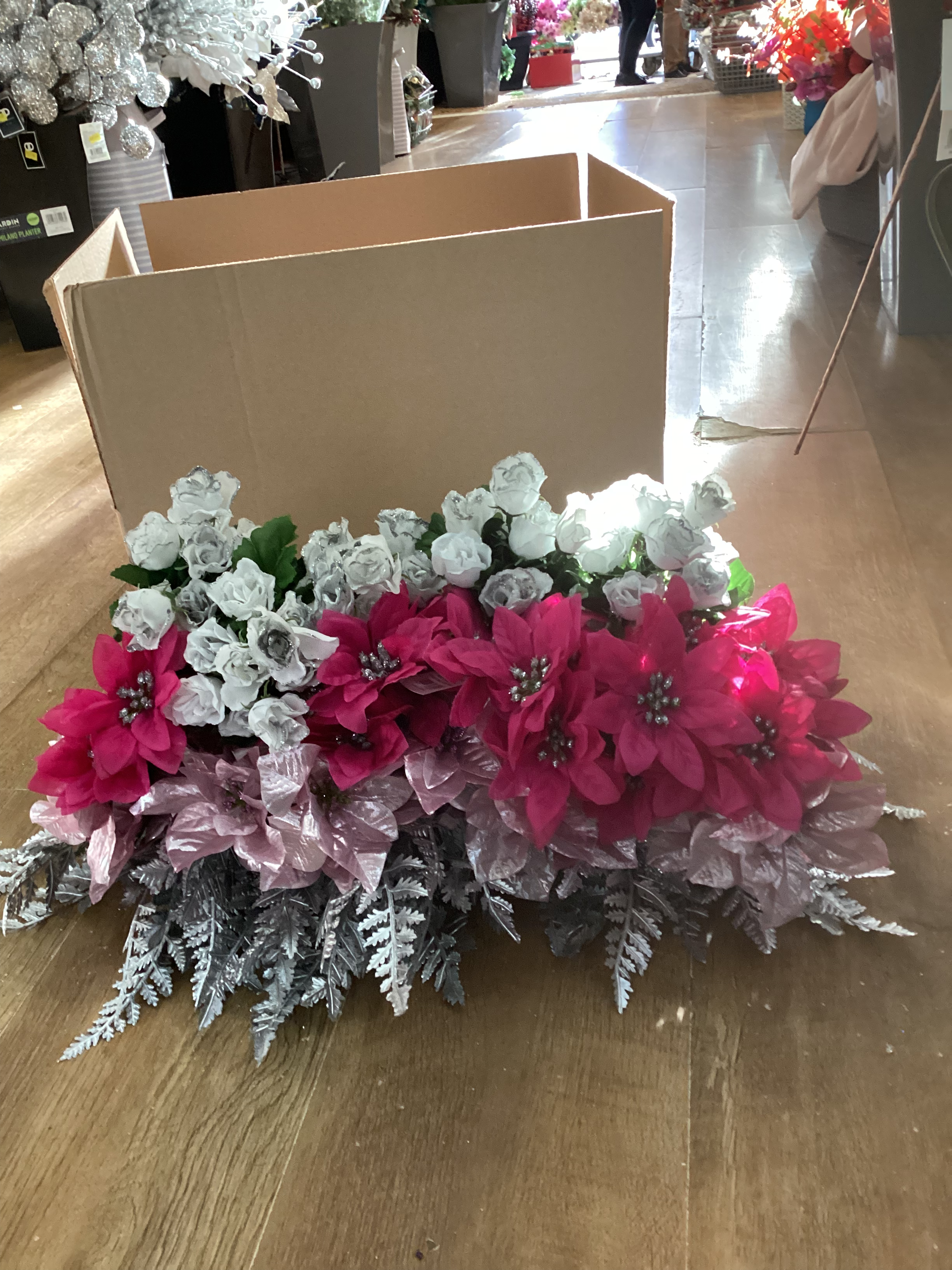 Christmas 3 - 20 bunches of flowers/foliage image 0