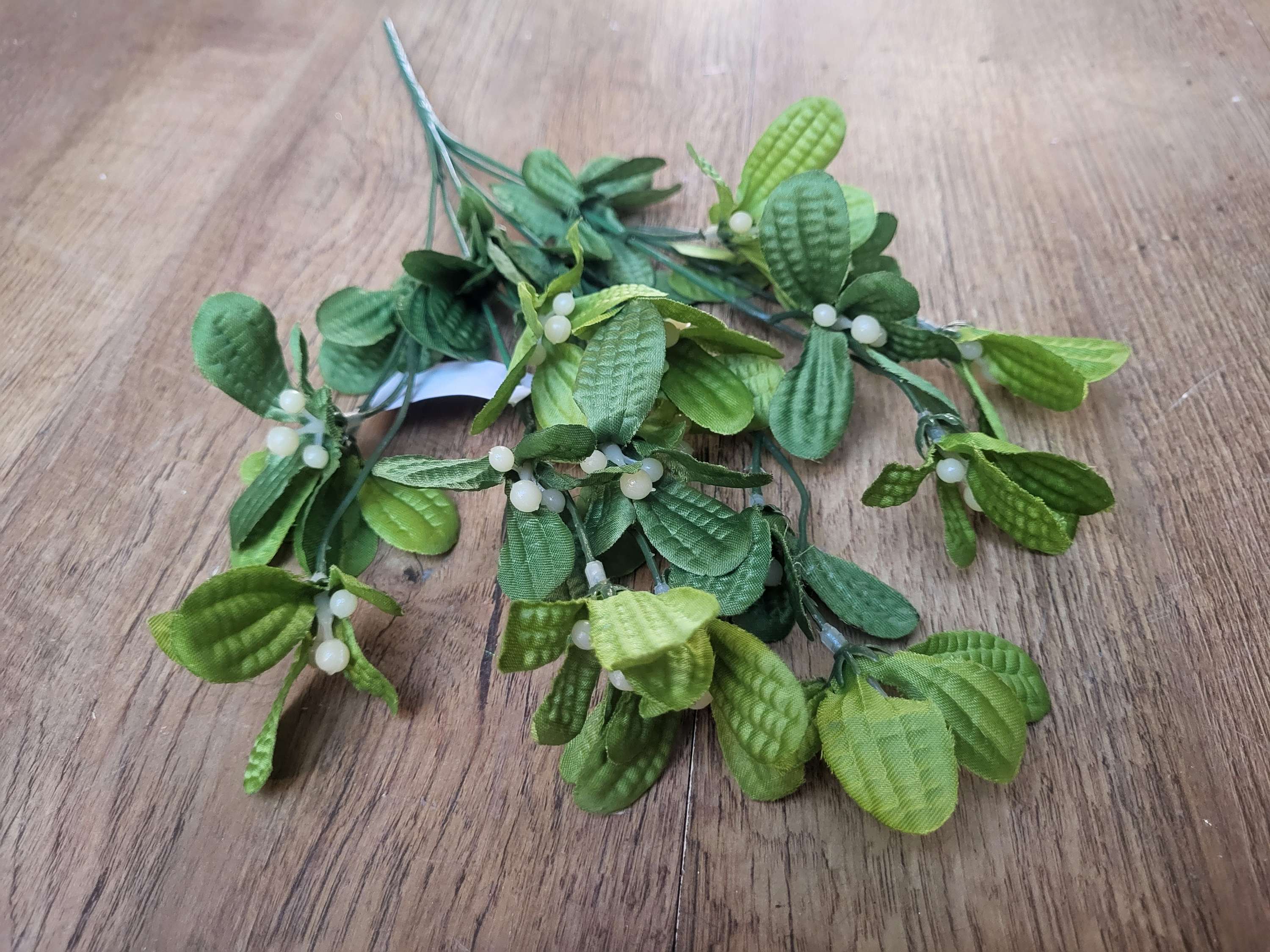 Multi toned mistletoe bunch image 4