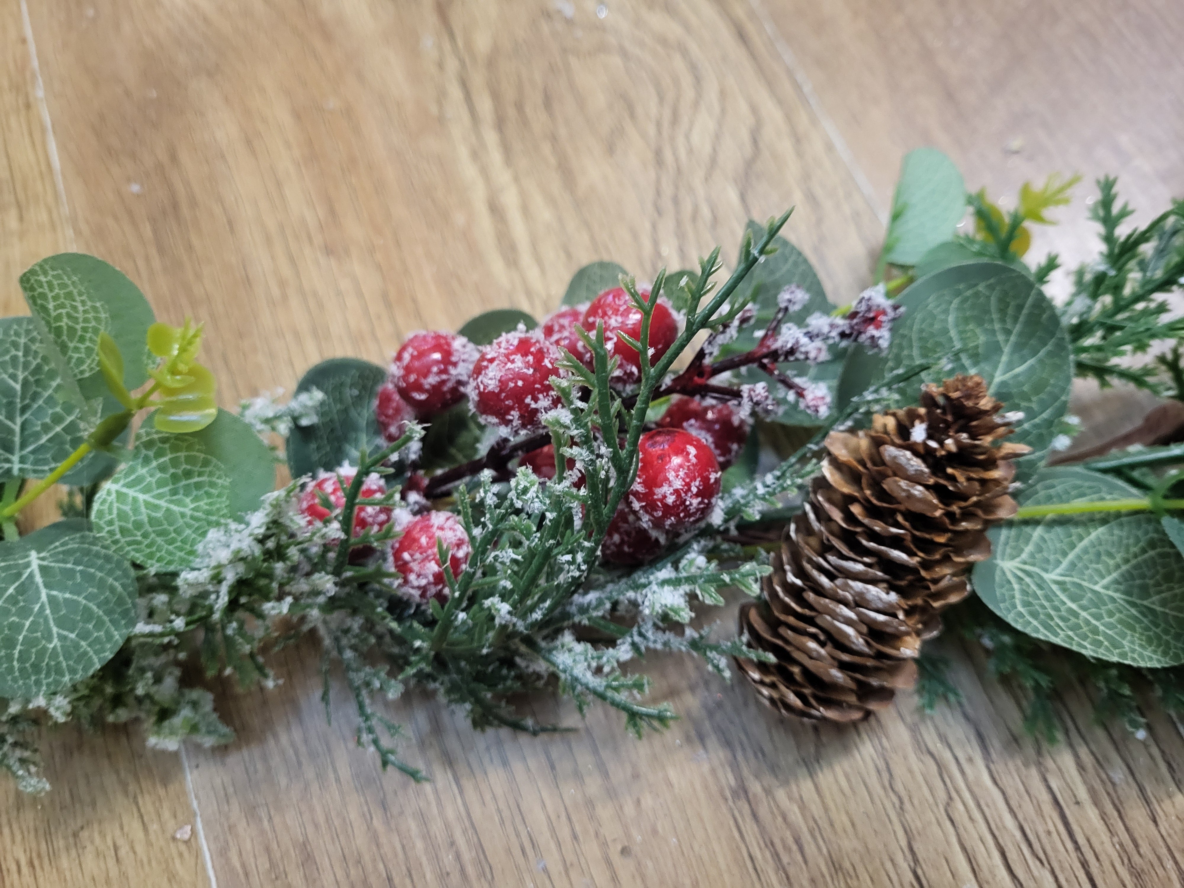 160cm Snowy cones, berries and foliage garland image 2