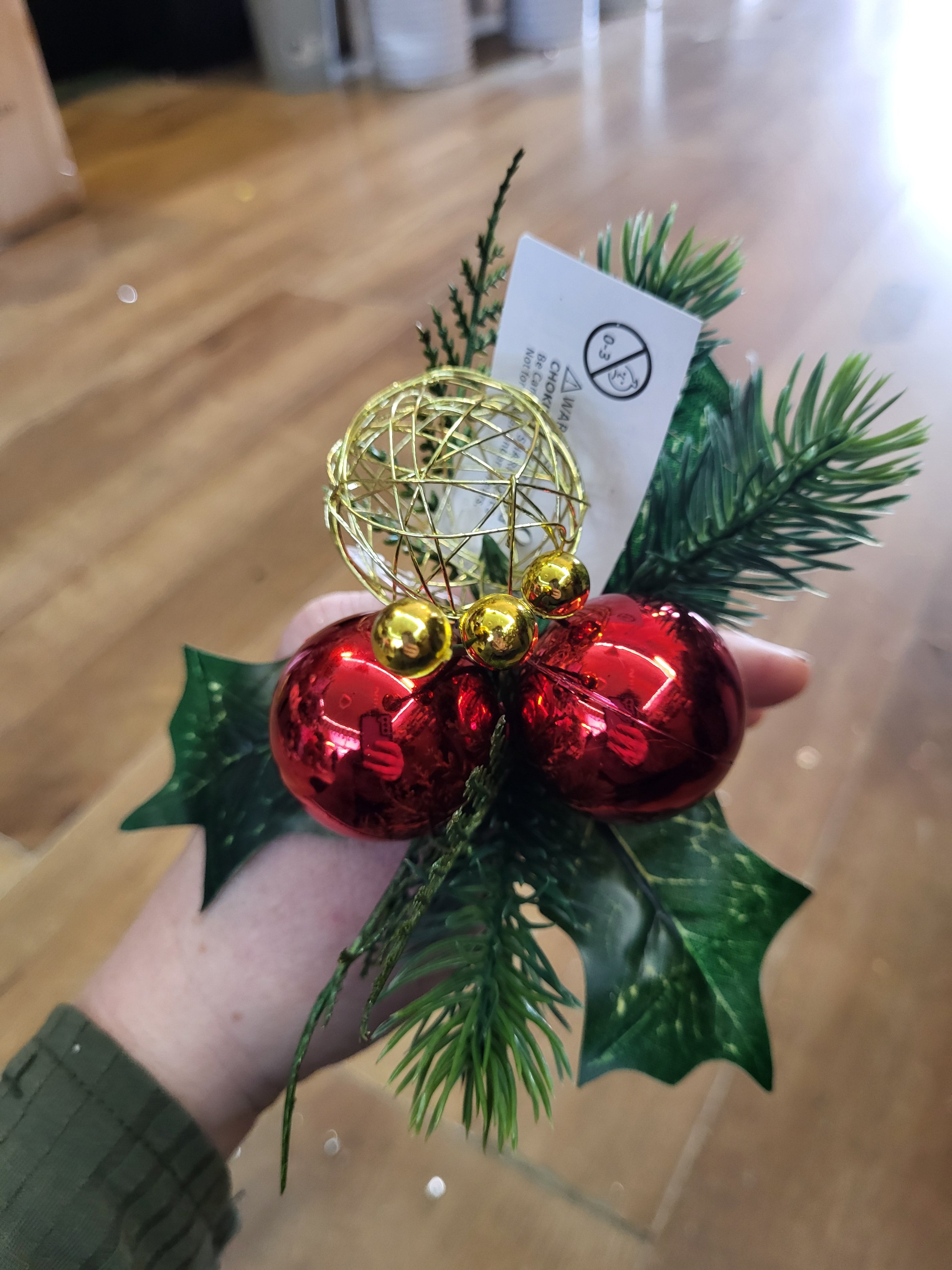 Red and gold bauble pick  image 0