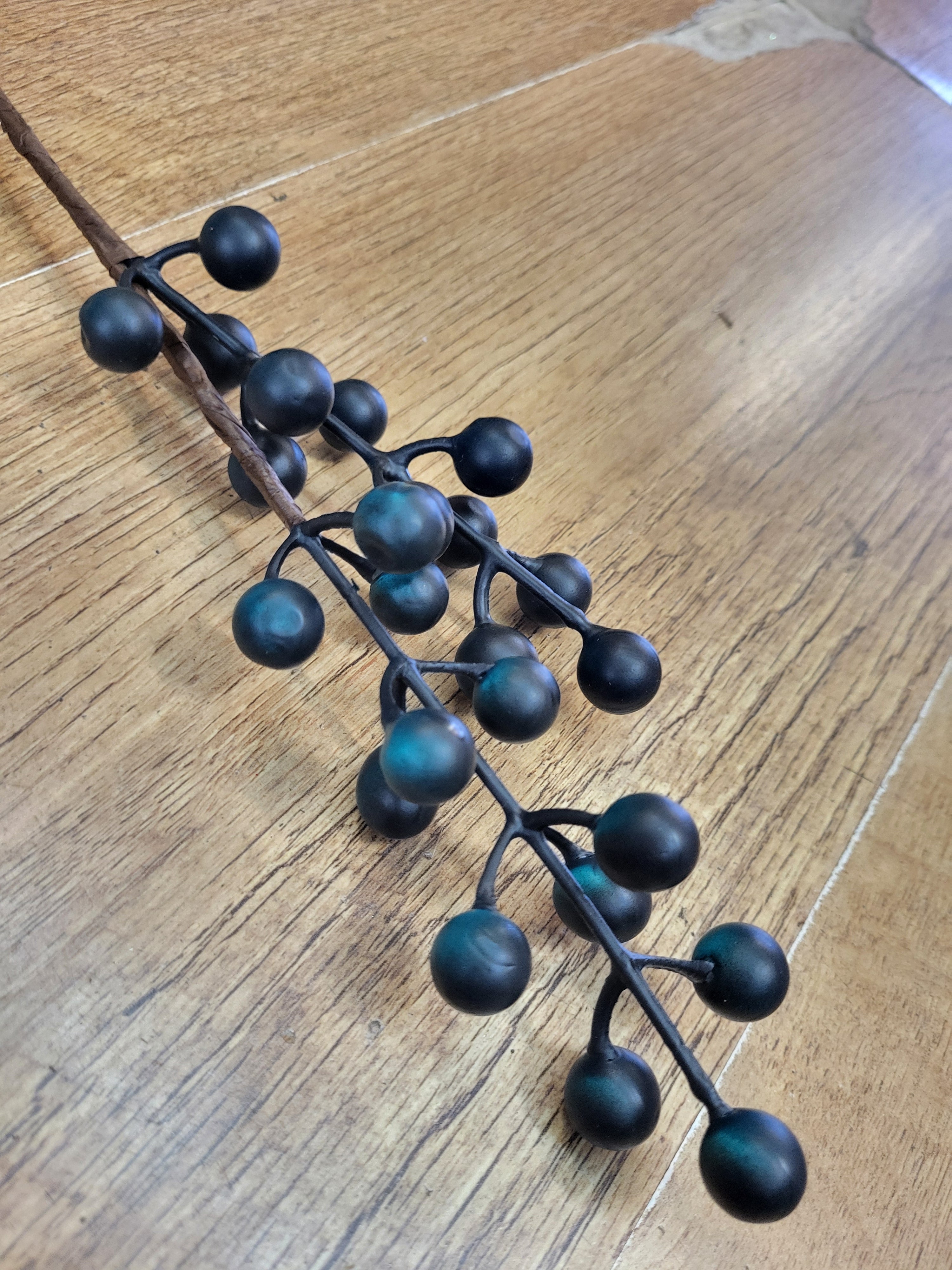 Black and green berry pick  image 1