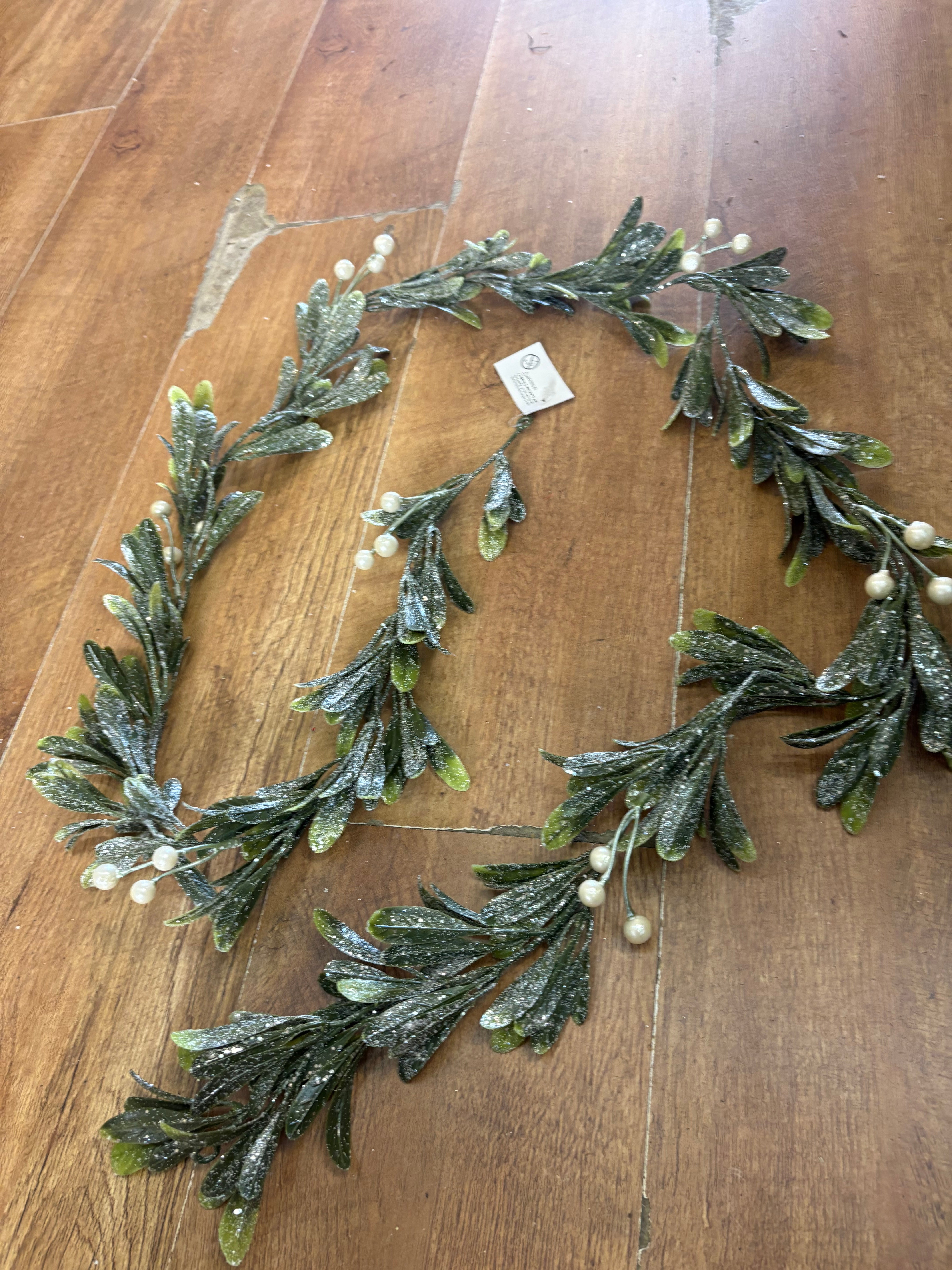 180cm frosted pearly mistletoe garland