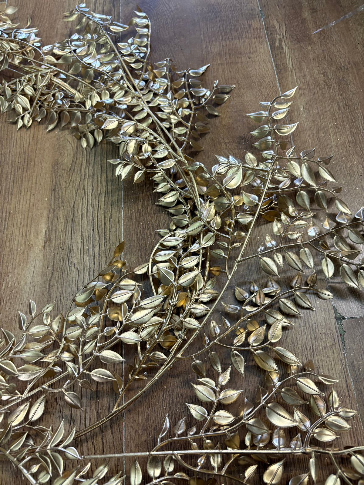 150cm trailing gold medium leaf garland