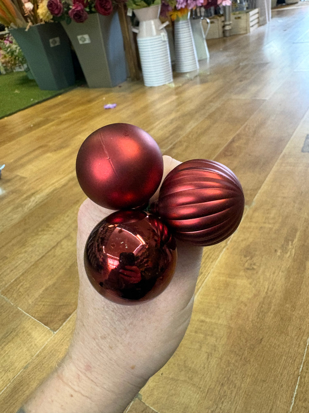 Burgundy triple bauble pick