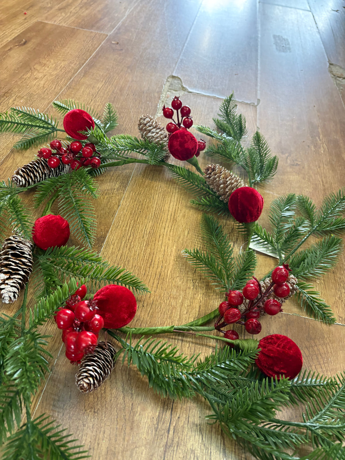45cm velvet bauble and berry wreath
