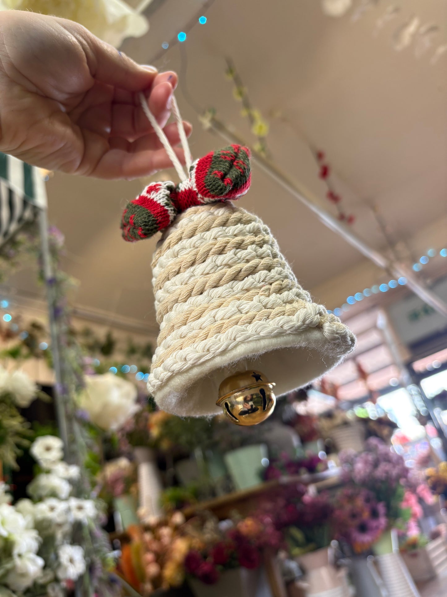 Hanging rope/twine Christmas bell with fair isle bow