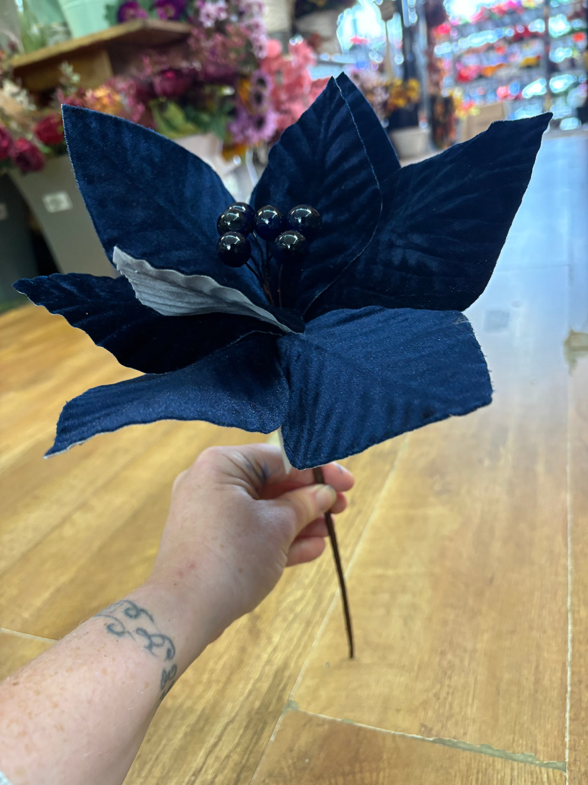Short stem navy blue velvet single poinsettia