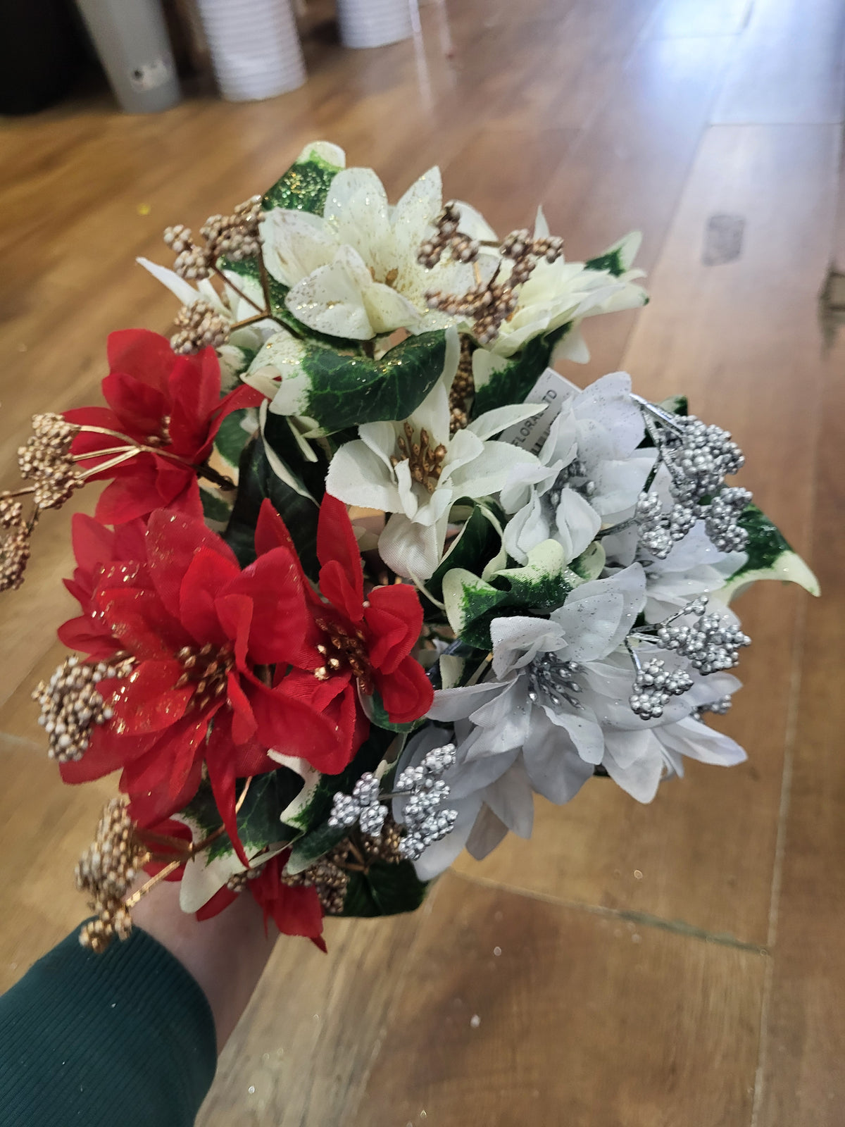 Poinsettia and holly leaves bunch - 3 colours available image 1