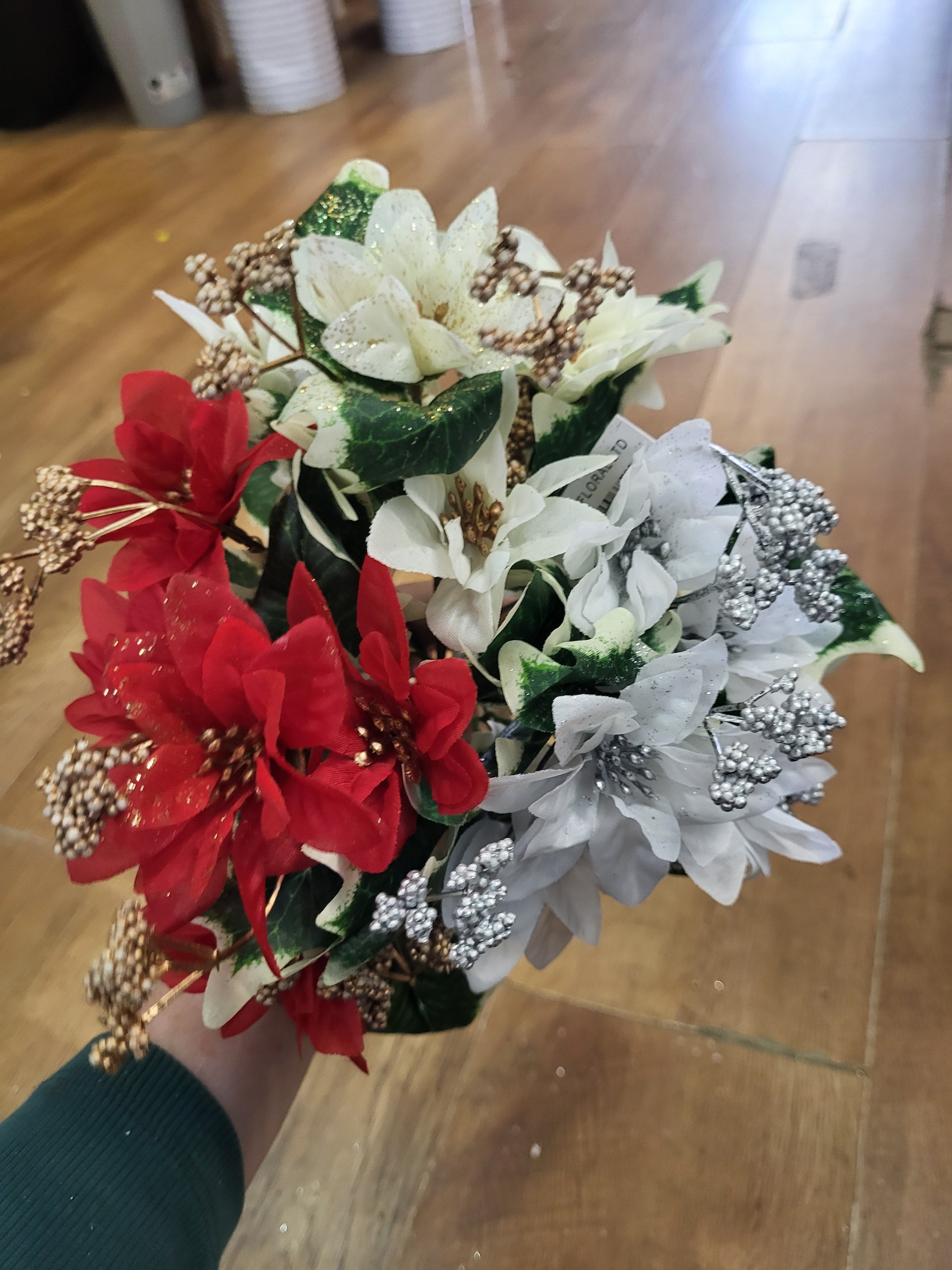 Poinsettia and holly leaves bunch - 3 colours available image 1