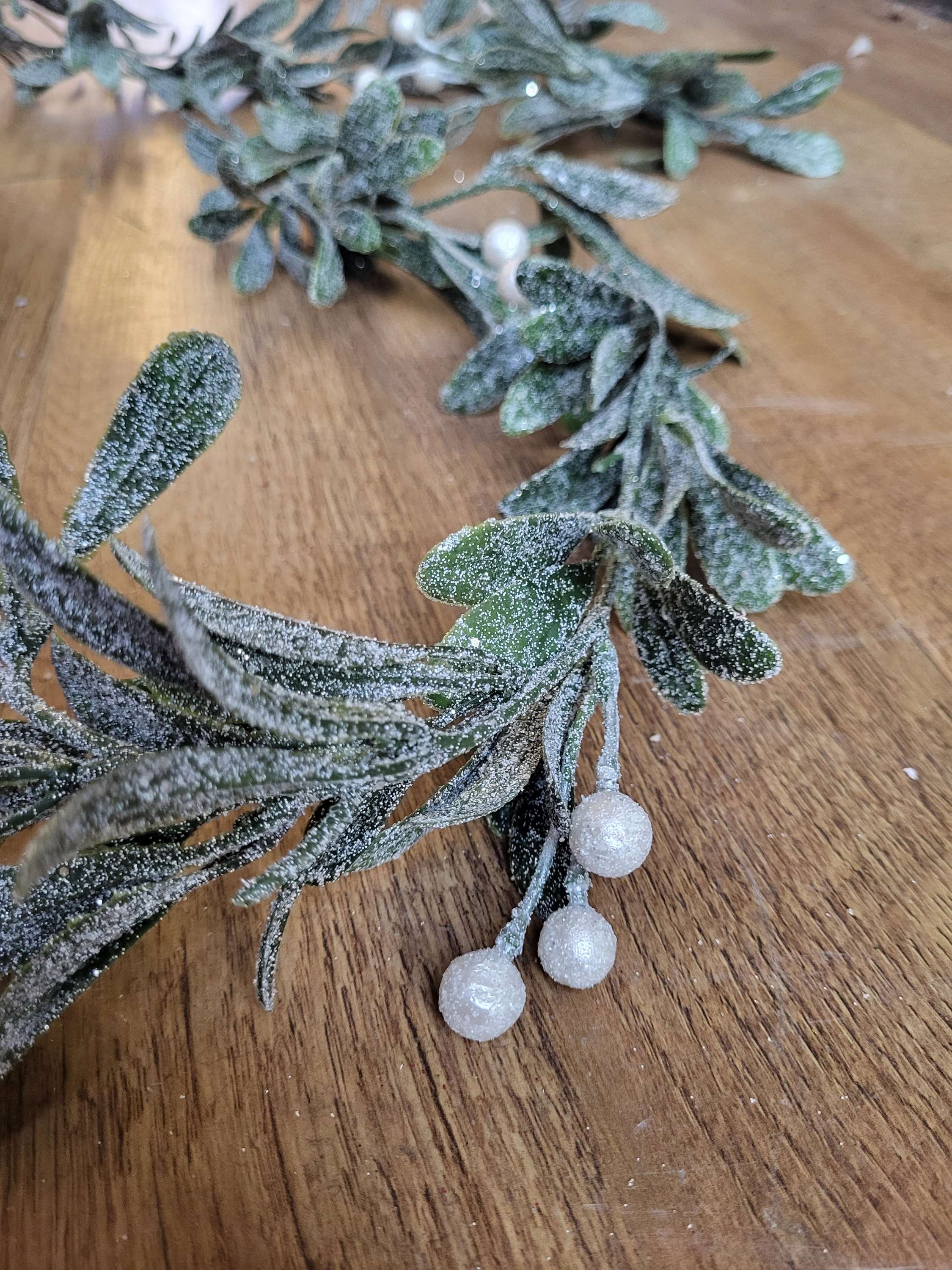 Frosted pearly mistletoe garland  image 1