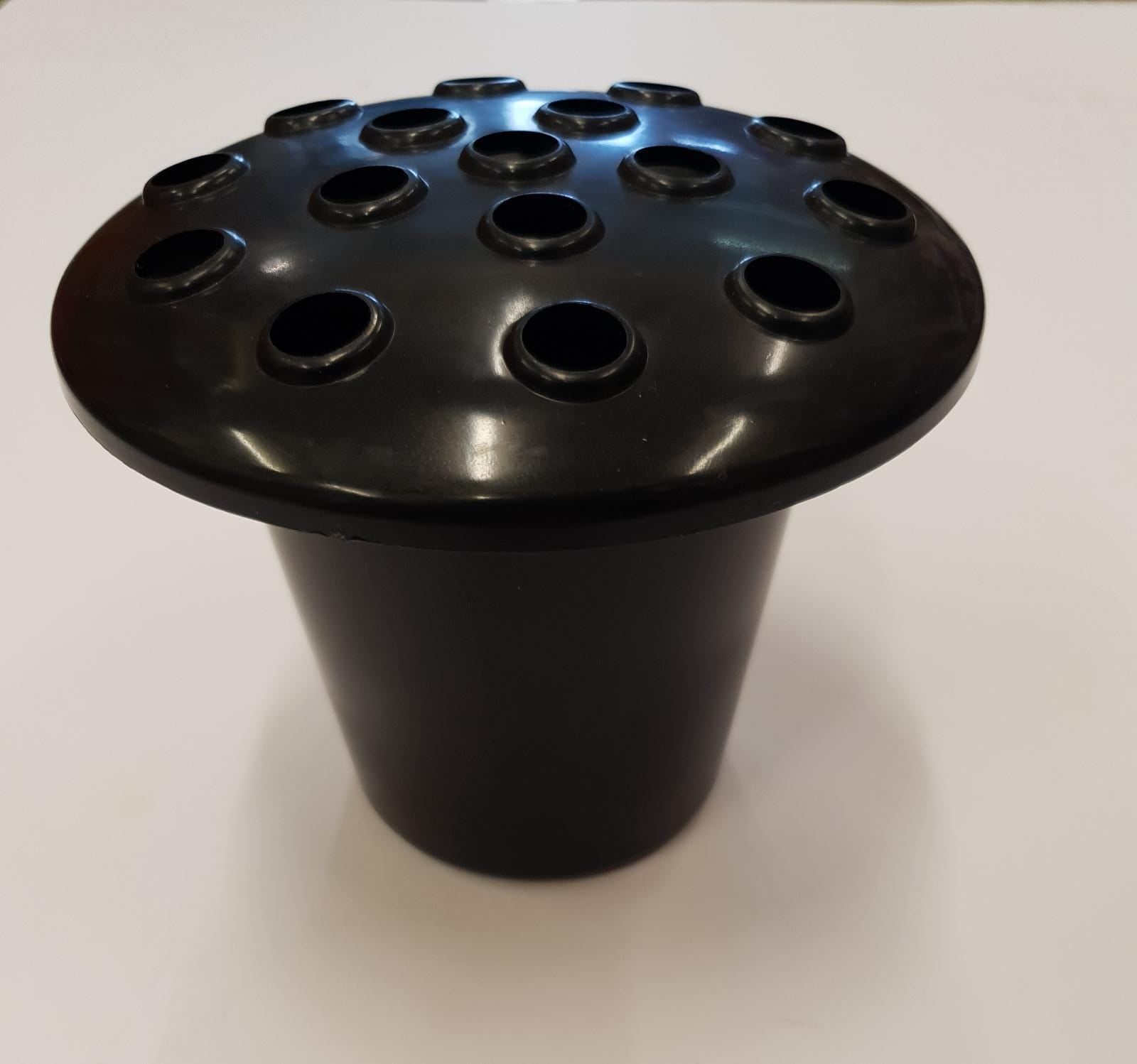 Empty grave pot image 0