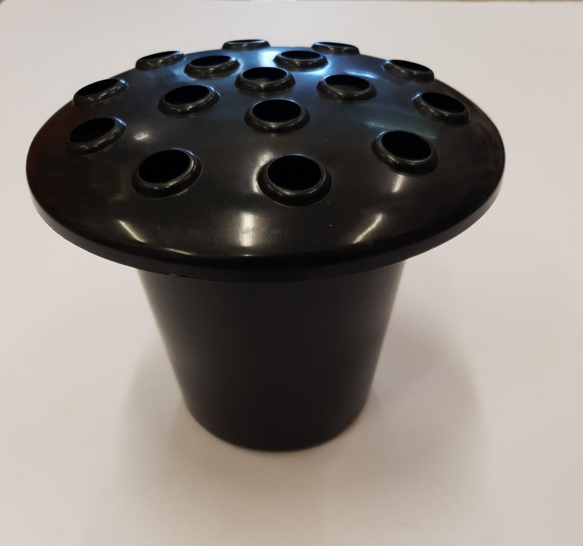 Empty grave pot image 0