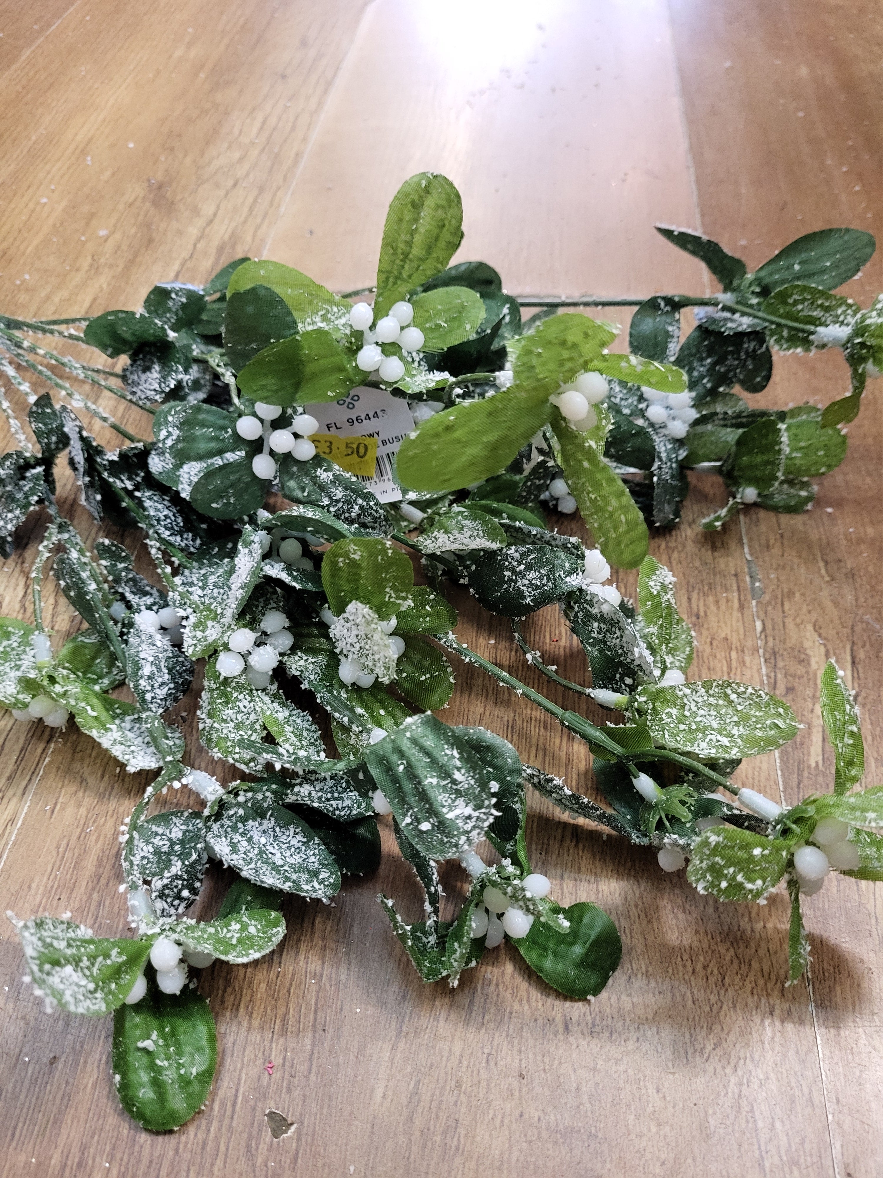 Large frosted mistletoe bunch image 3