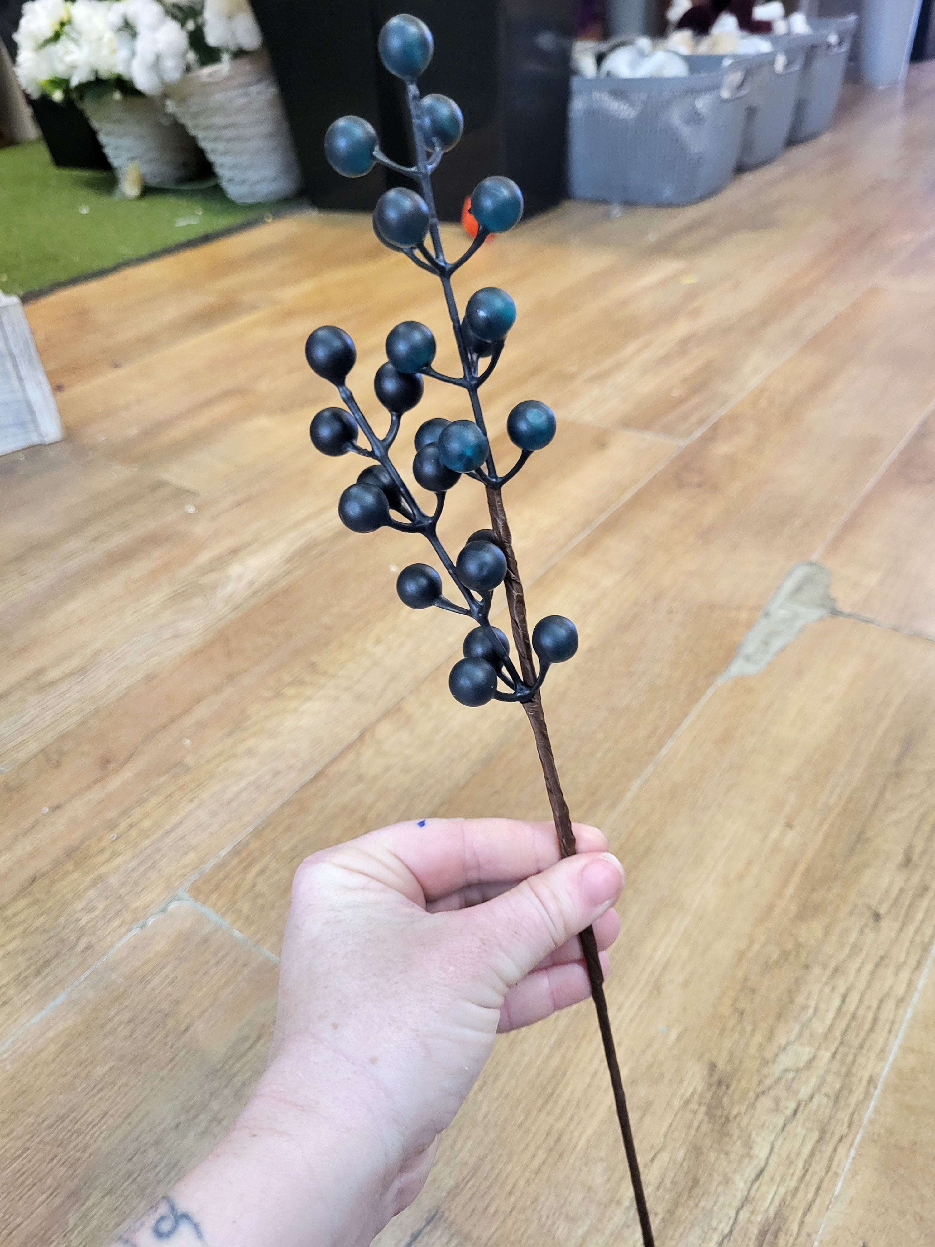 Black and green berry pick  image 3