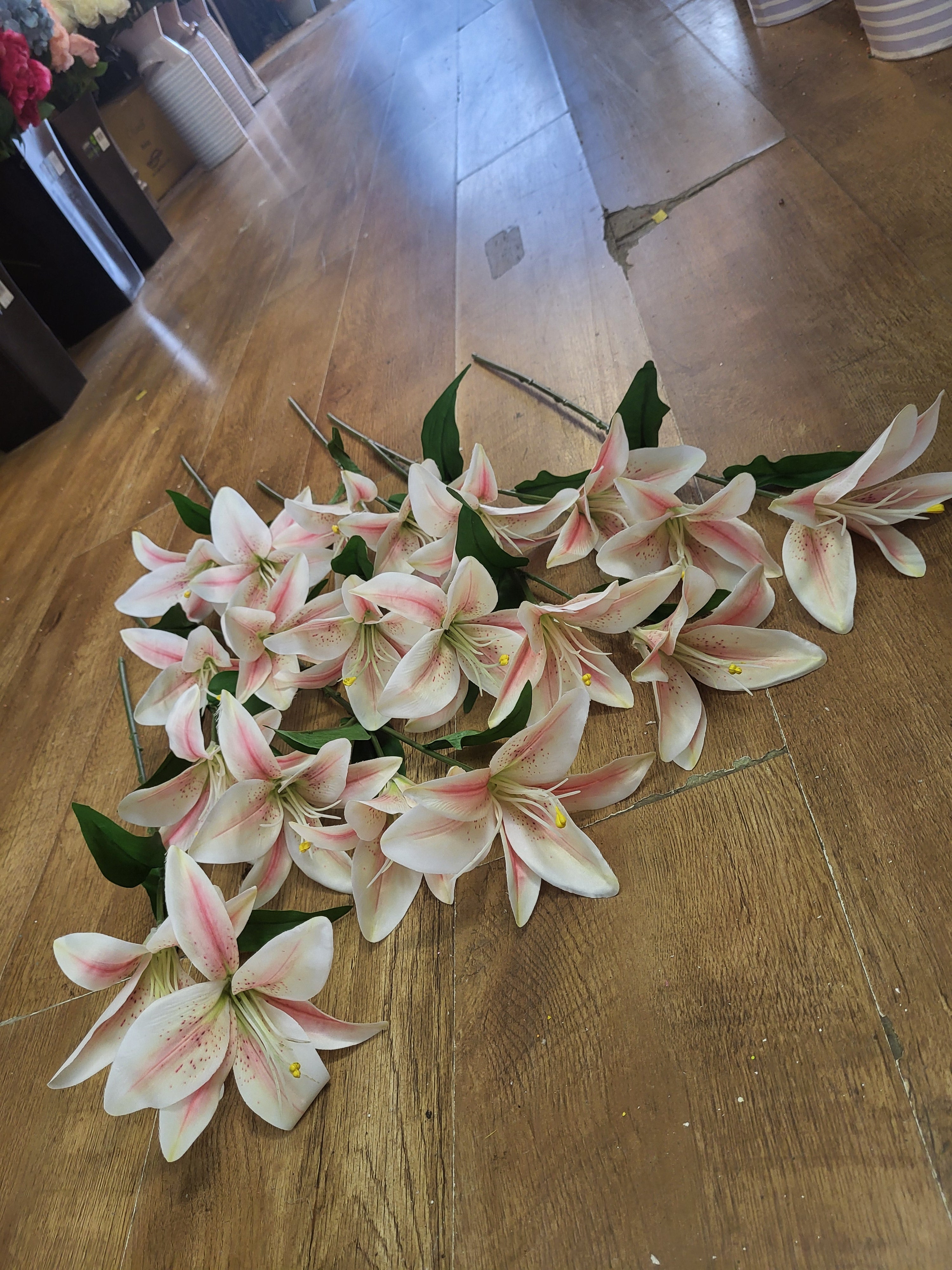 Bundle of 10 Long stem pink and cream lily sprays image 1