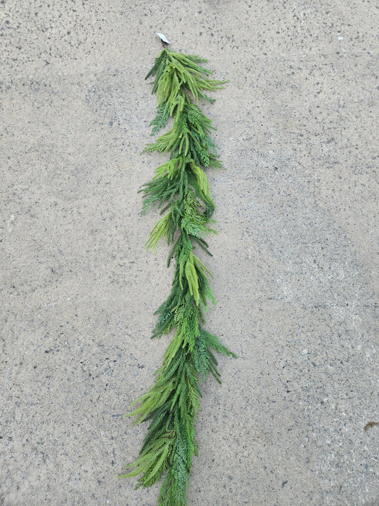 6ft Deluxe Pine Garland