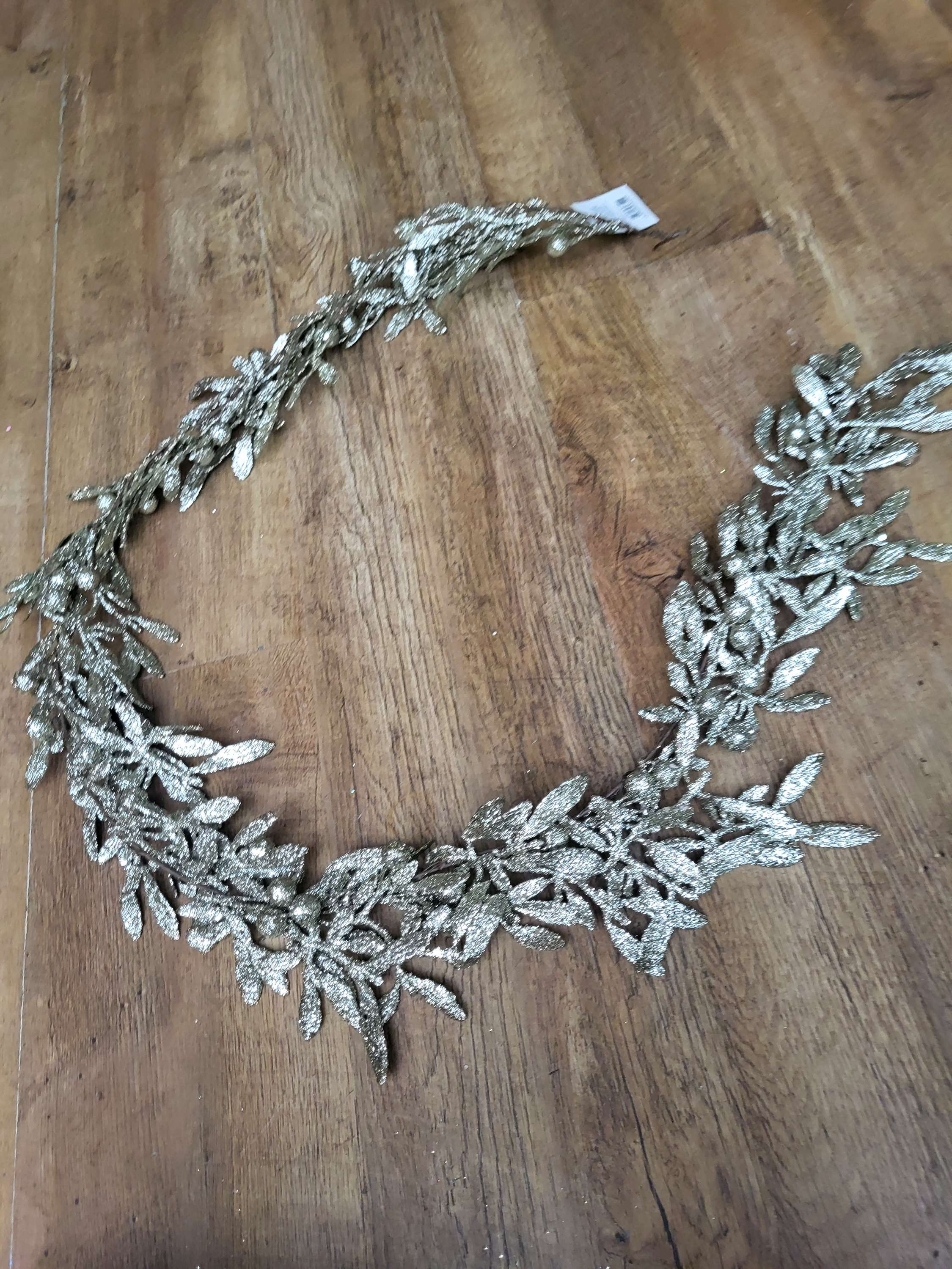 Champagne gold glittered mistletoe garland  image 8