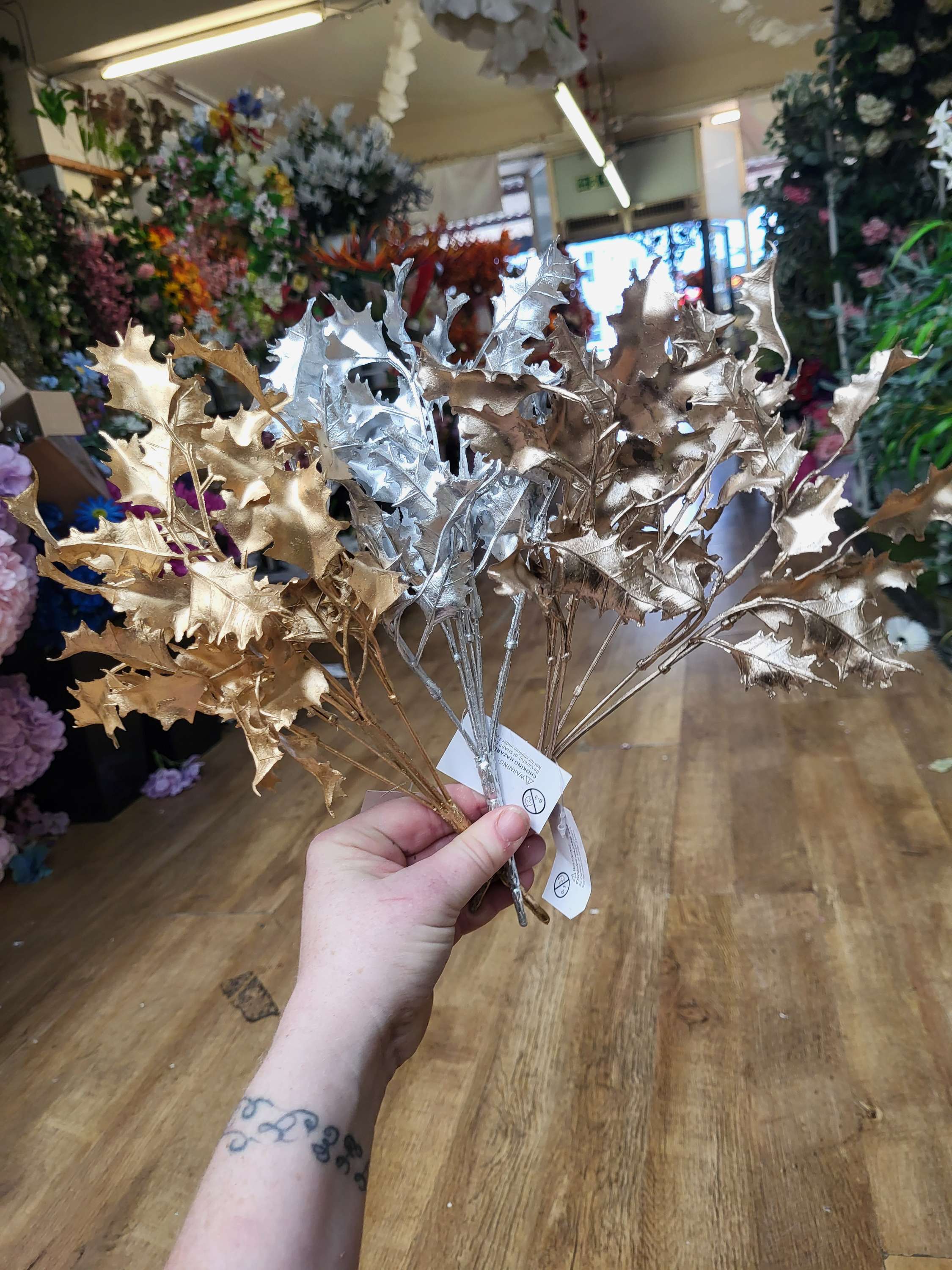 Metallic holly bunch - 3 colours available image 4