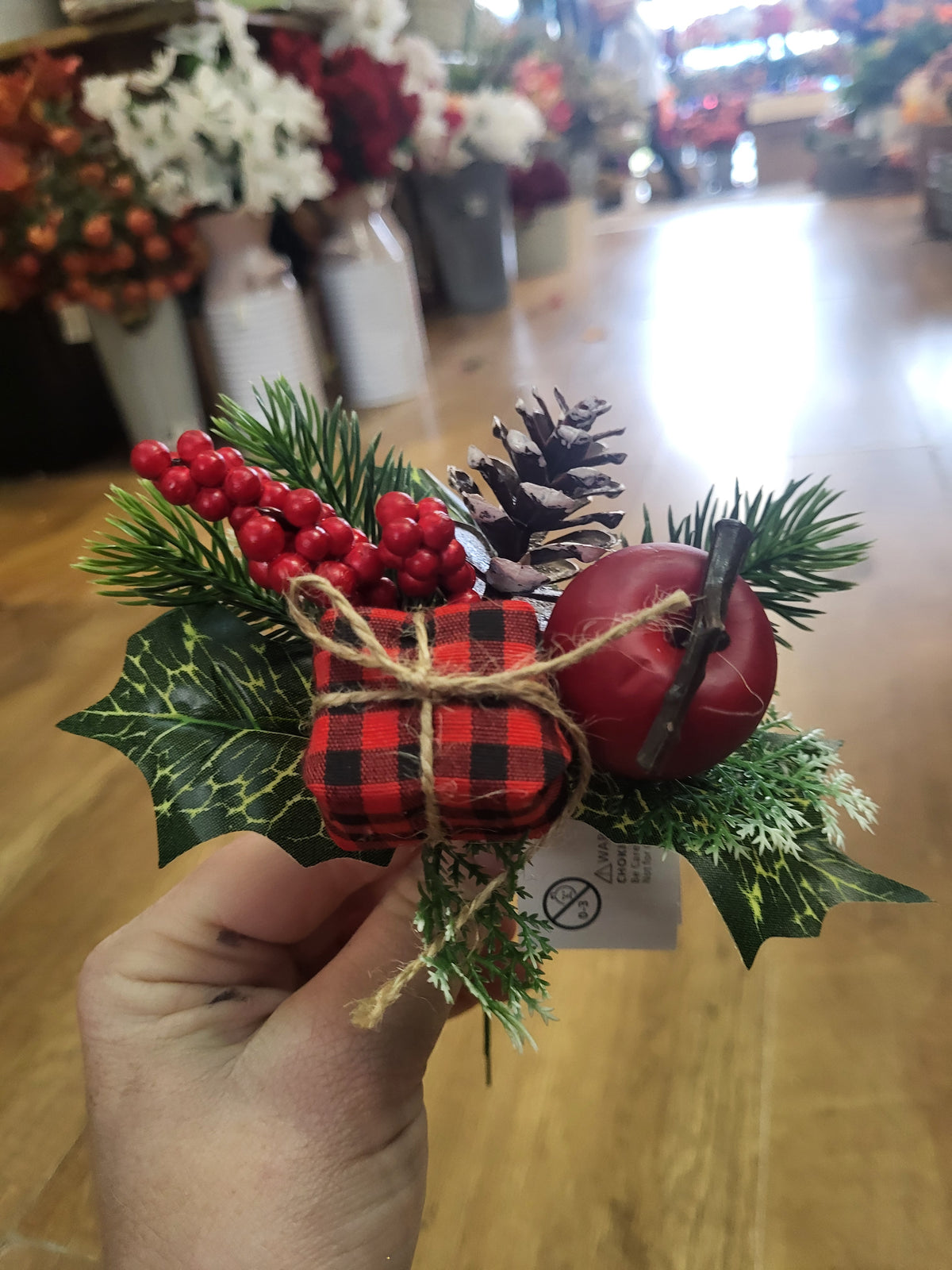 Gift and apple pick image 0