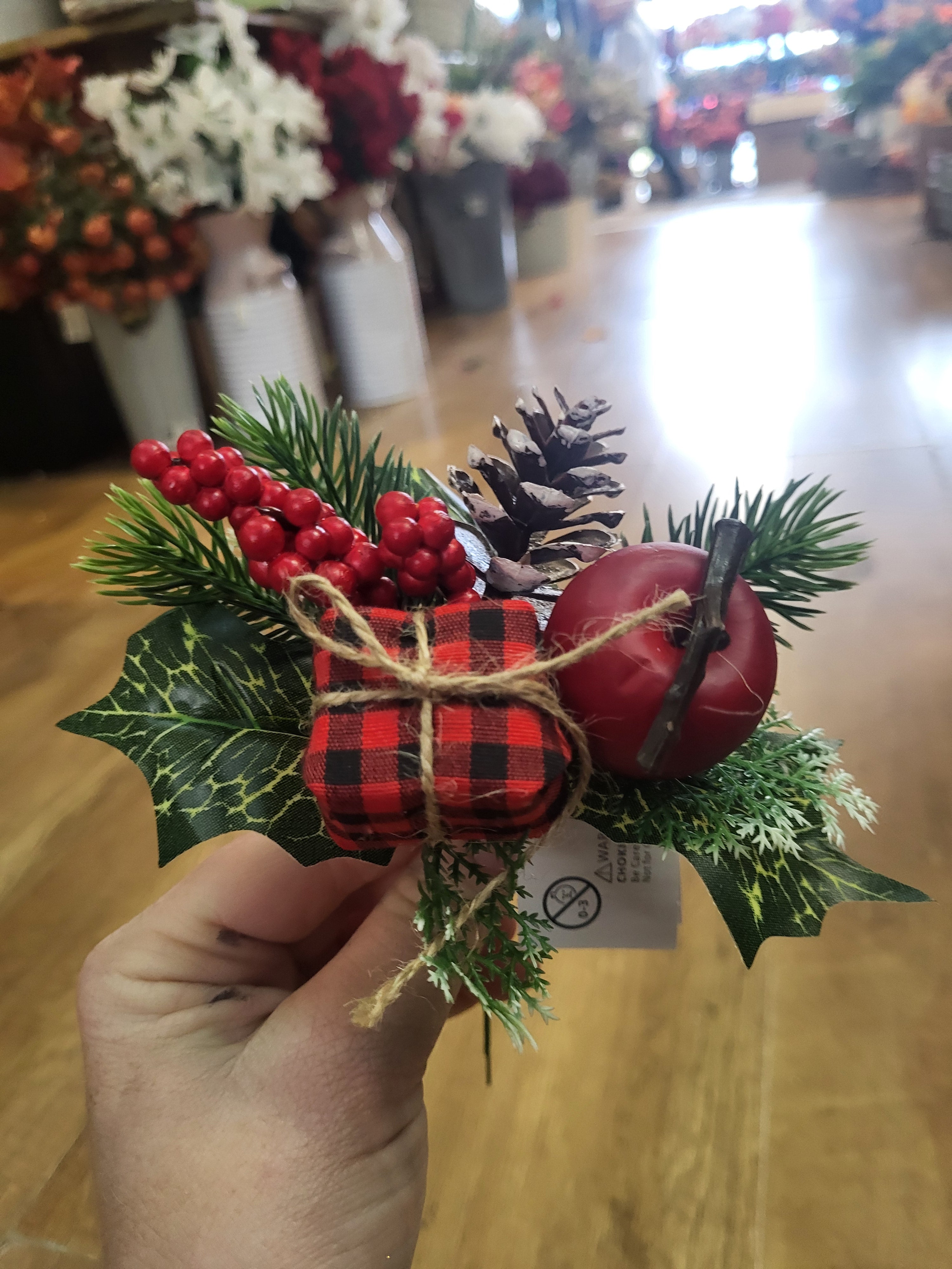 Gift and apple pick image 0