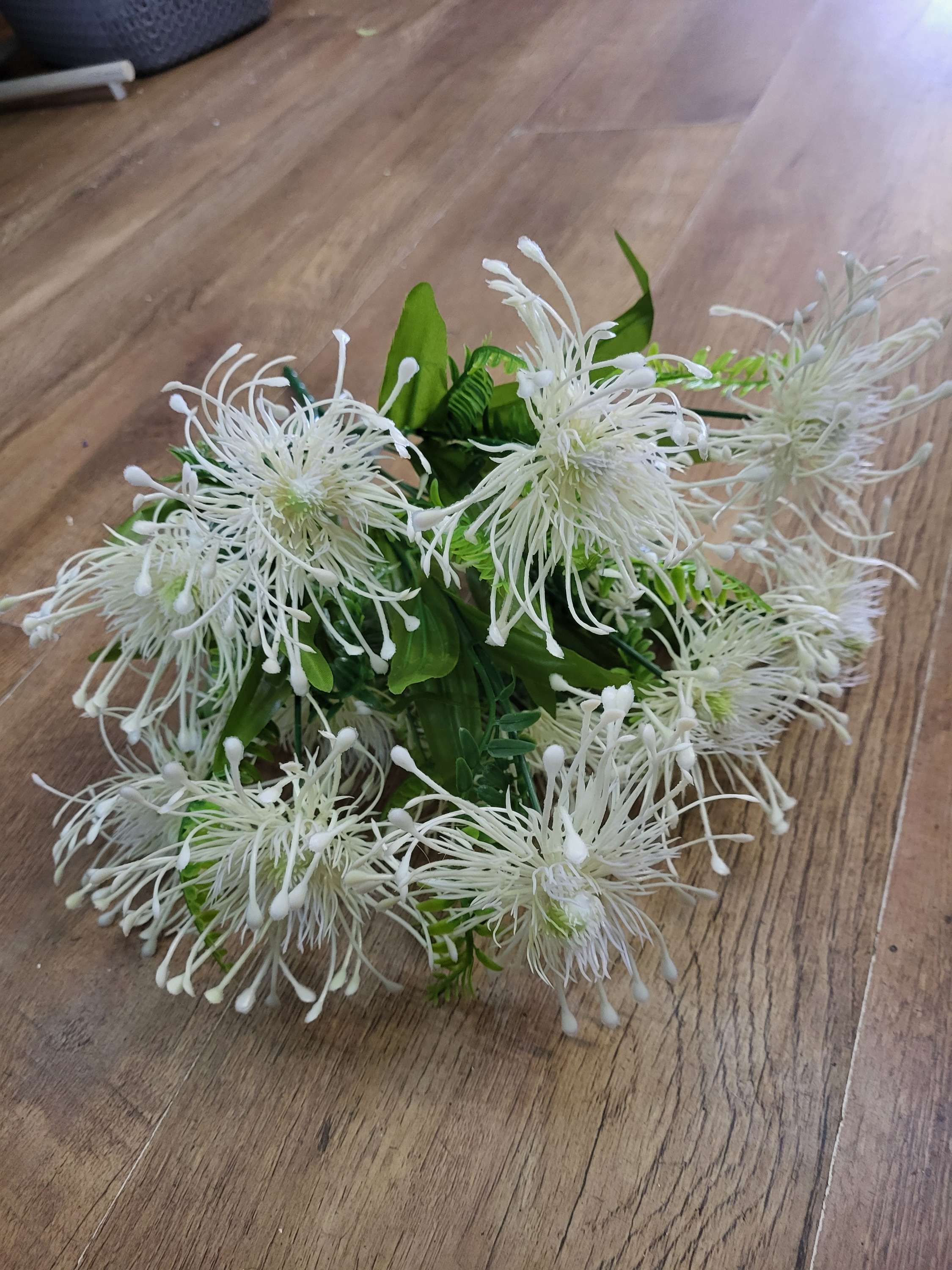 Large 12 headed white protea bunch image 5